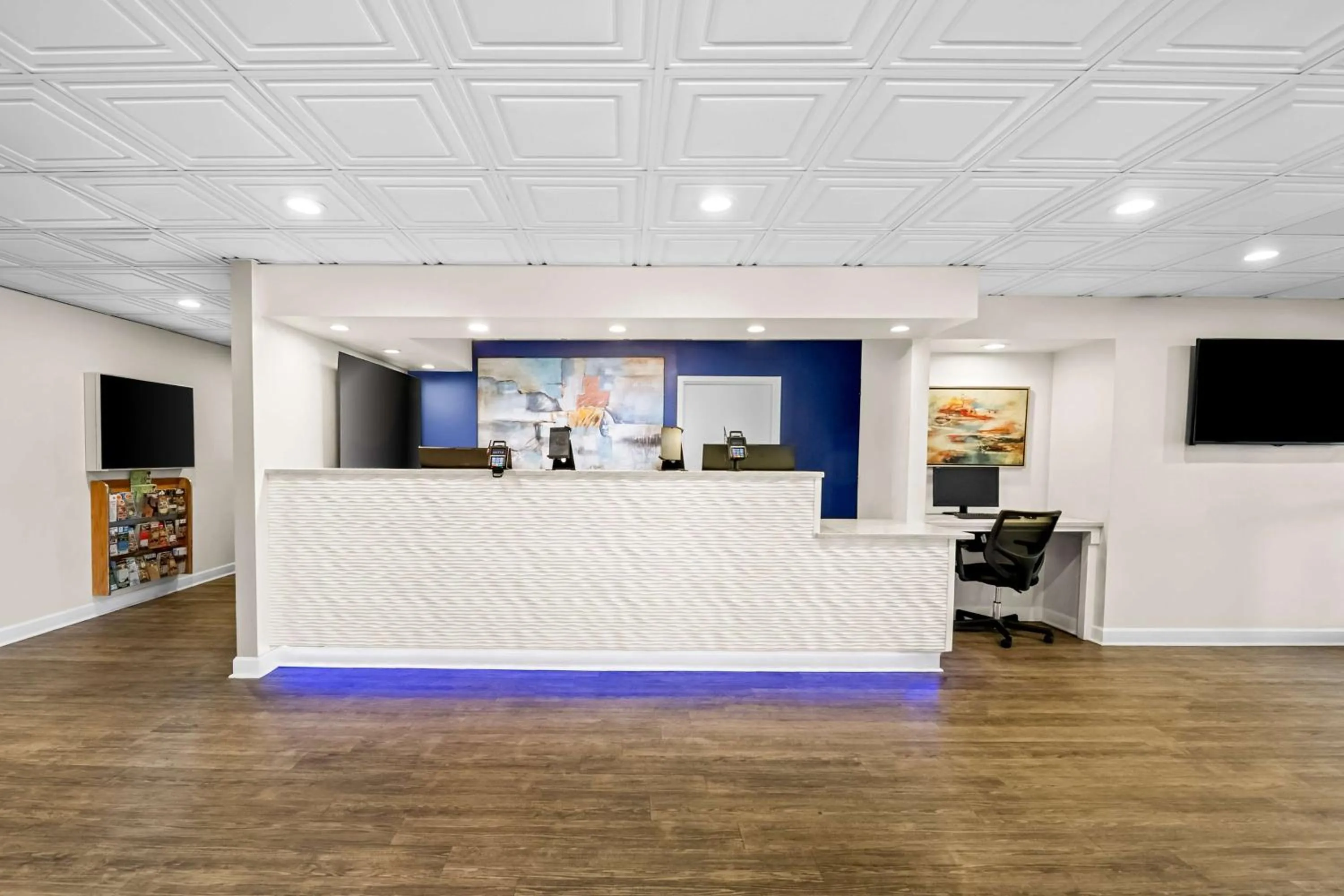 Lobby or reception in SureStay Plus Hotel by Best Western Southern Pines Pinehurst