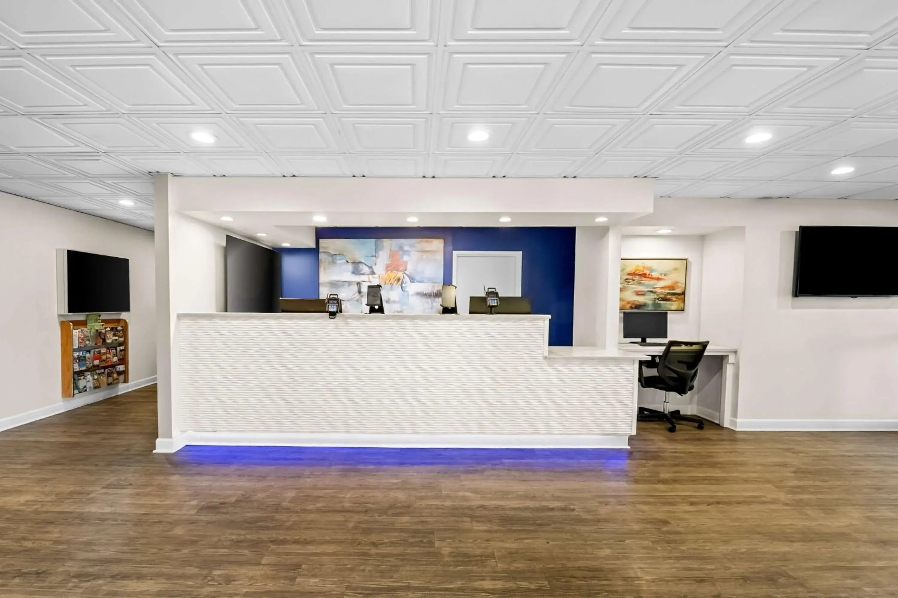 Lobby or reception in SureStay Plus Hotel by Best Western Southern Pines Pinehurst Lobby or reception in SureStay Plus Hotel by Best Western Southern Pines Pinehurst