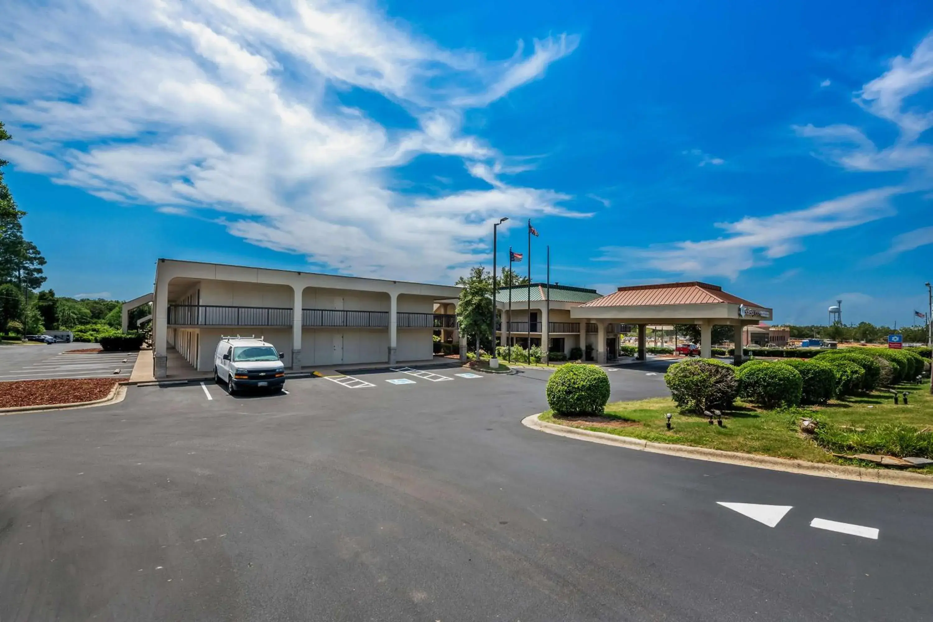 Property building in SureStay Plus Hotel by Best Western Southern Pines Pinehurst Property building in SureStay Plus Hotel by Best Western Southern Pines Pinehurst