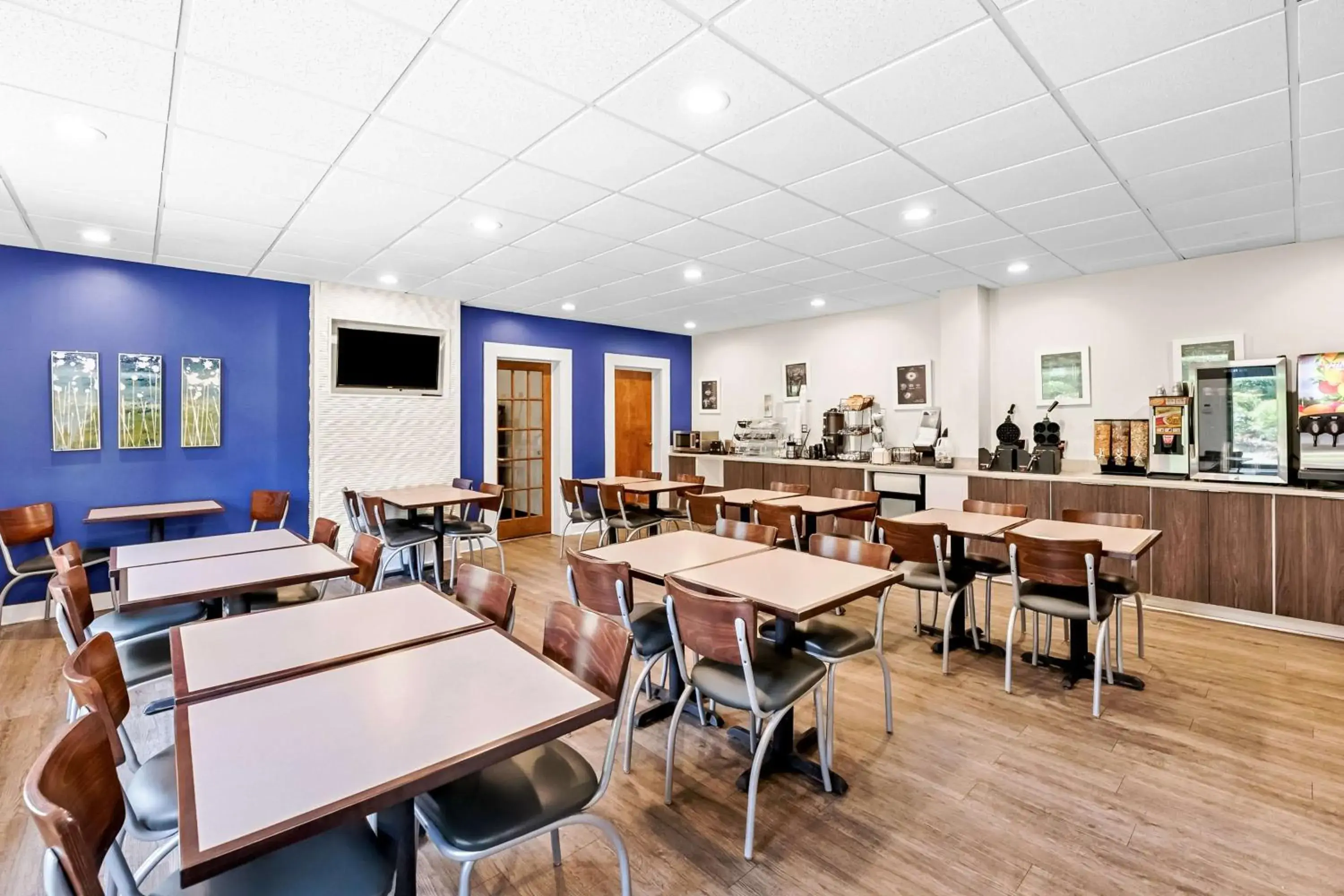 Breakfast in SureStay Plus Hotel by Best Western Southern Pines Pinehurst Breakfast in SureStay Plus Hotel by Best Western Southern Pines Pinehurst