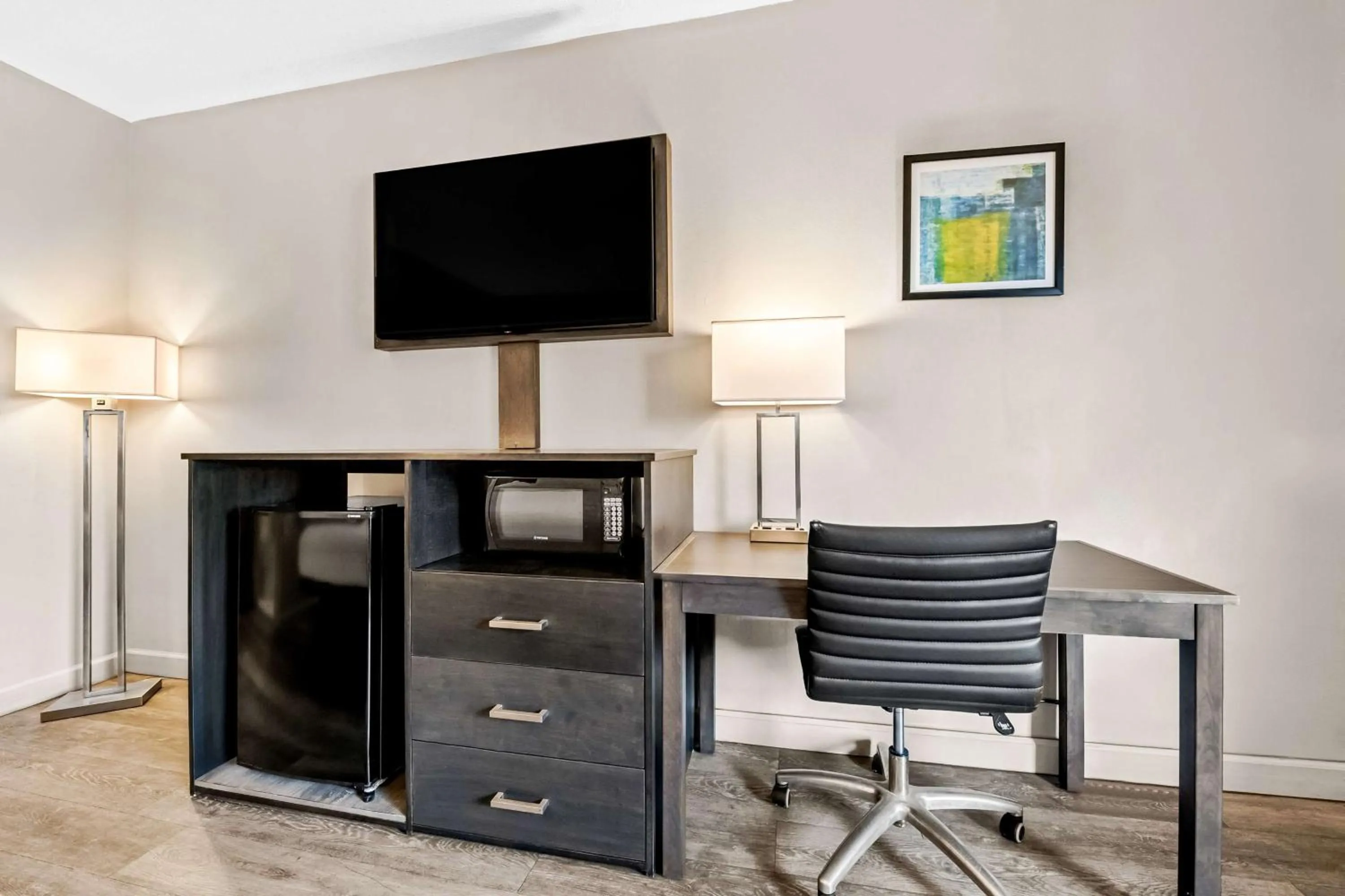 Bedroom in SureStay Plus Hotel by Best Western Southern Pines Pinehurst