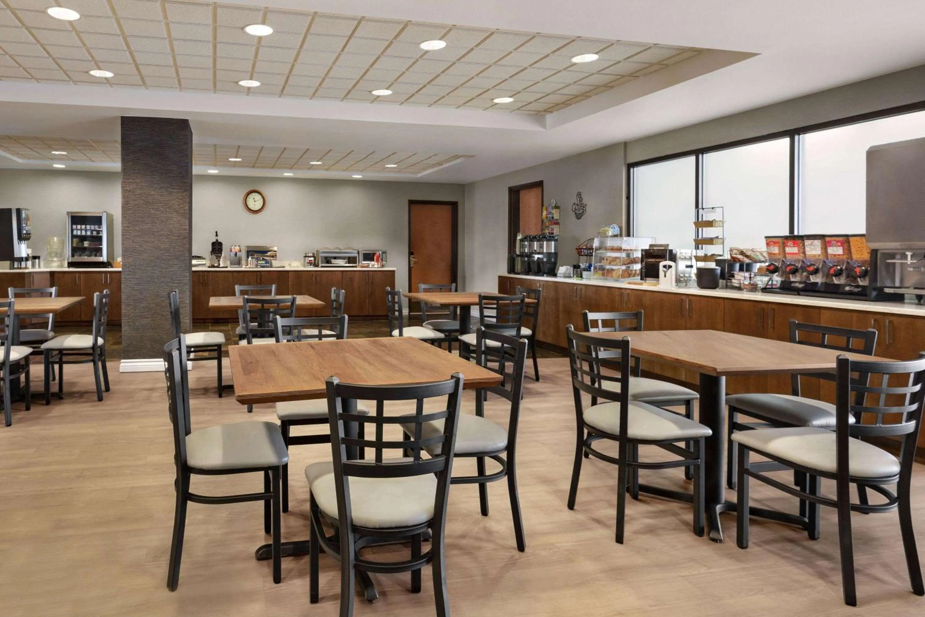 Restaurant/places to eat in Wingate by Wyndham Denver Tech Center