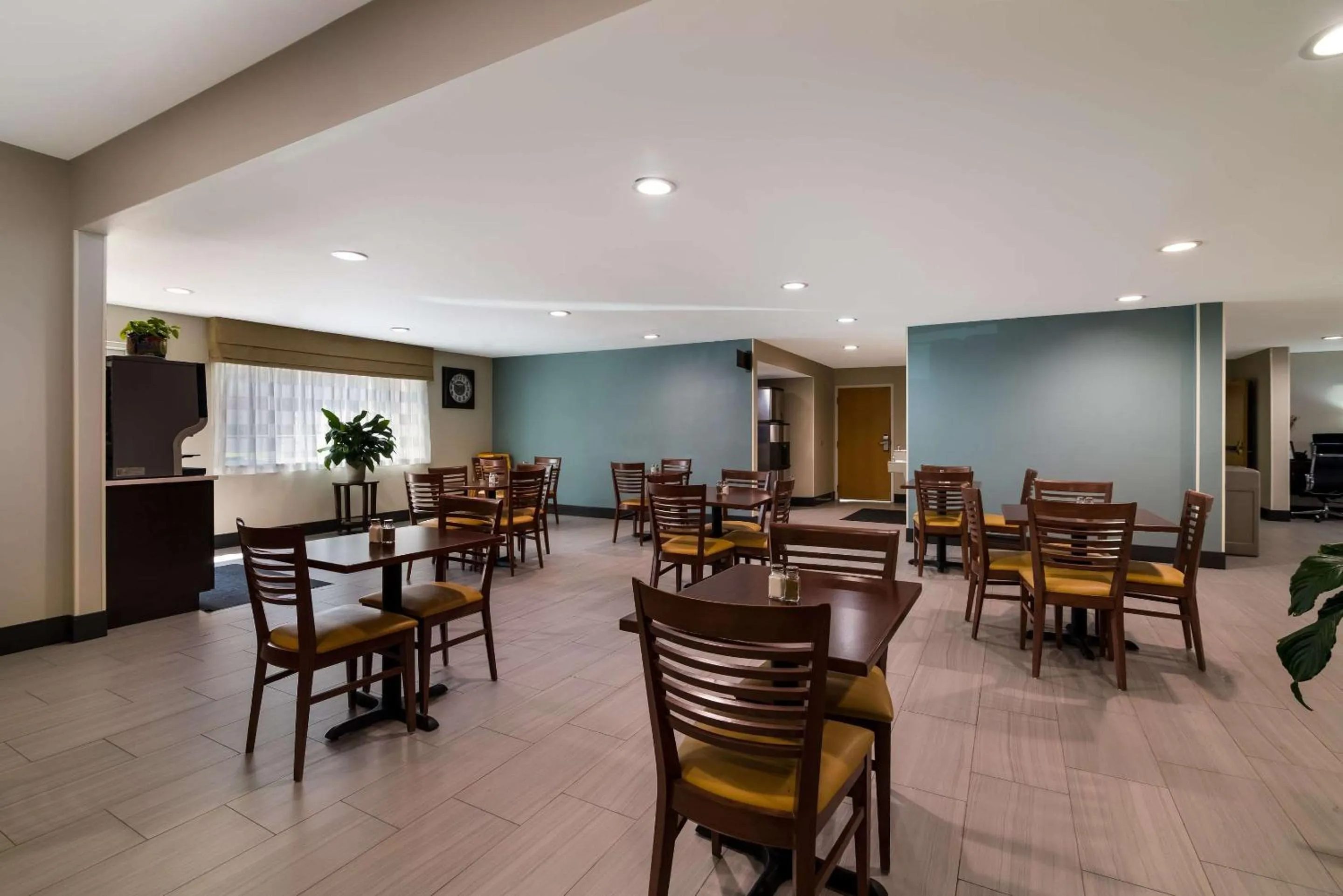 Breakfast in Garner Hotel Londonderry - Manchester by IHG