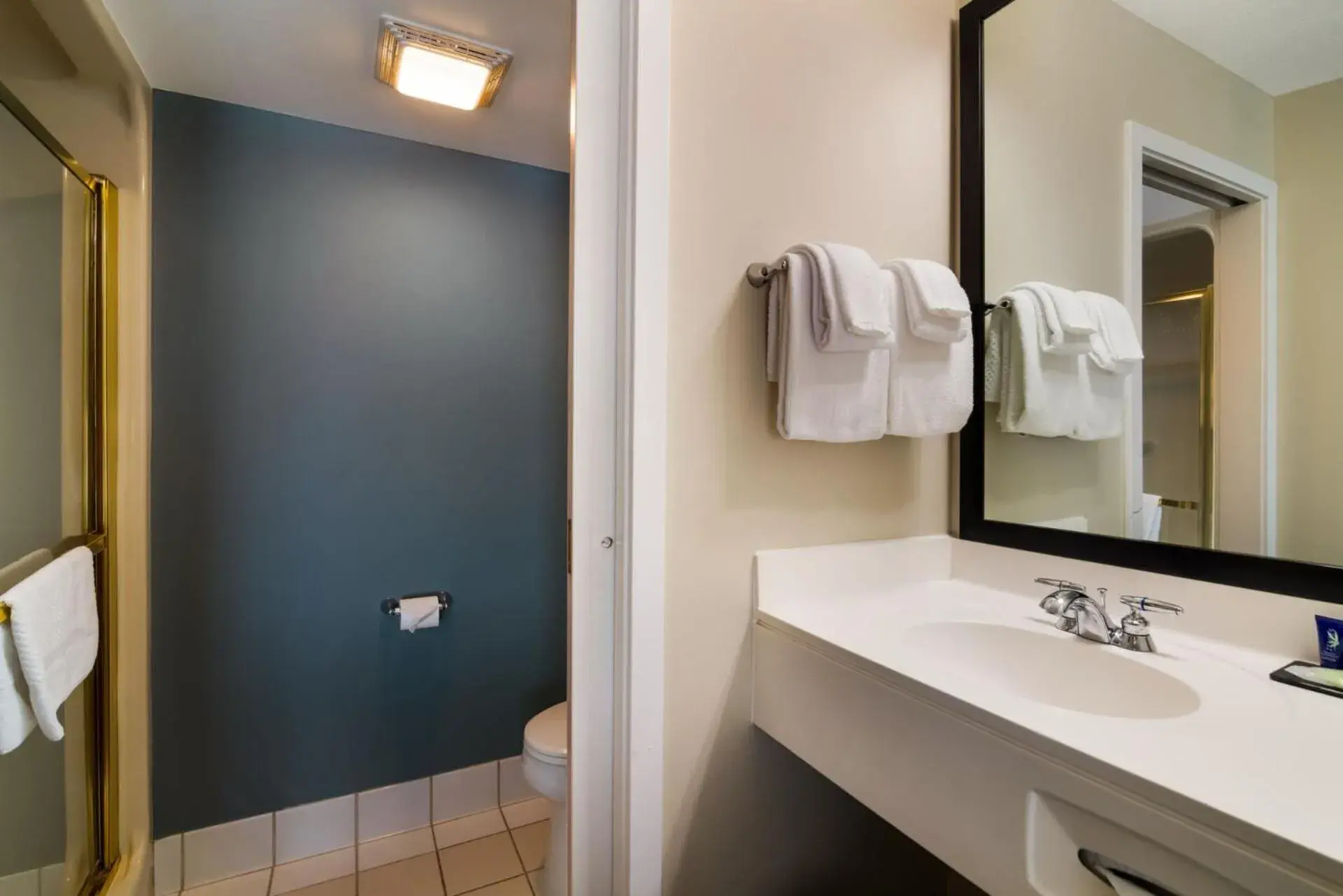 Property building in Garner Hotel Londonderry - Manchester by IHG Property building in Garner Hotel Londonderry - Manchester by IHG