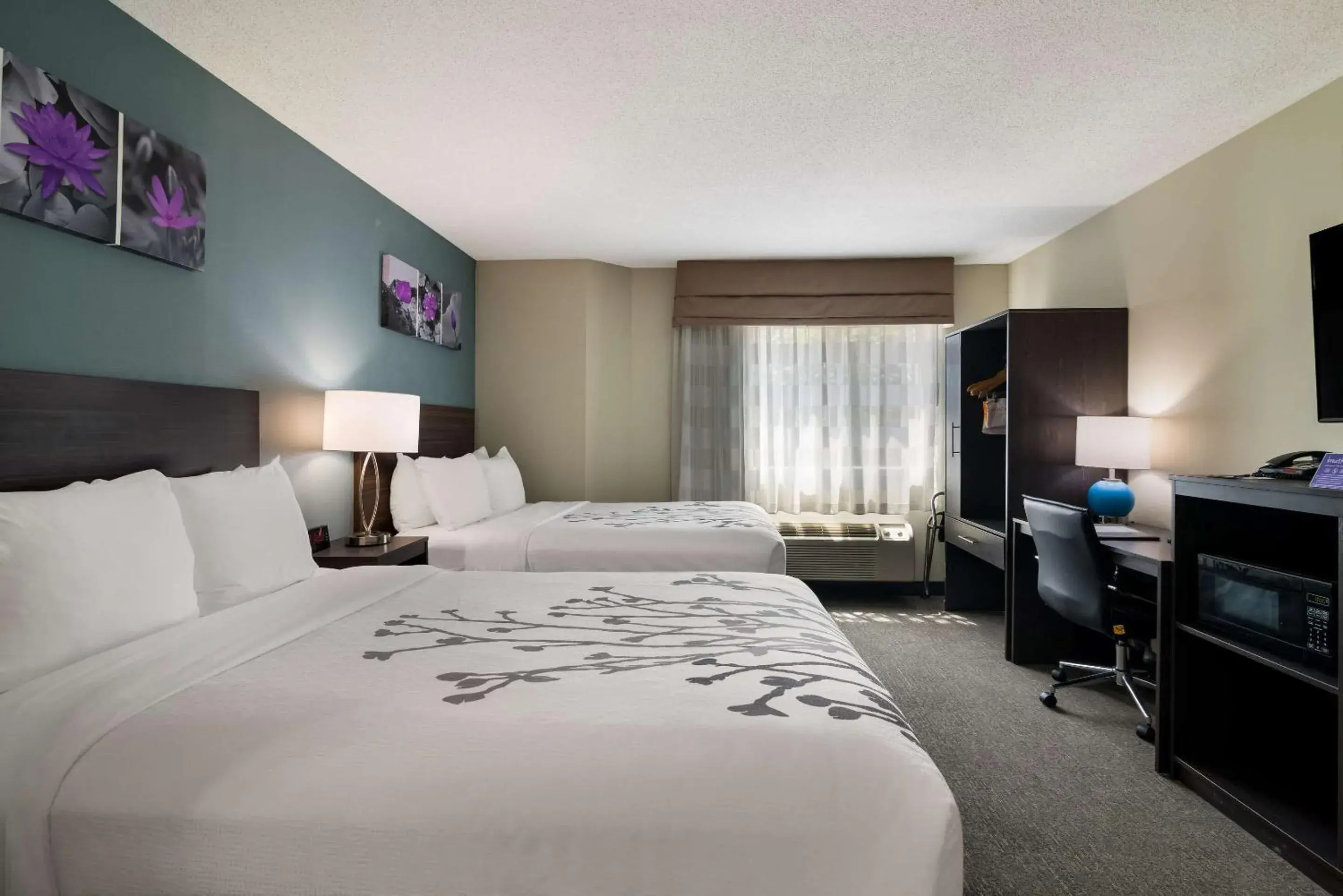 Bedroom, Bed in Garner Hotel Londonderry - Manchester by IHG Bedroom, Bed in Garner Hotel Londonderry - Manchester by IHG