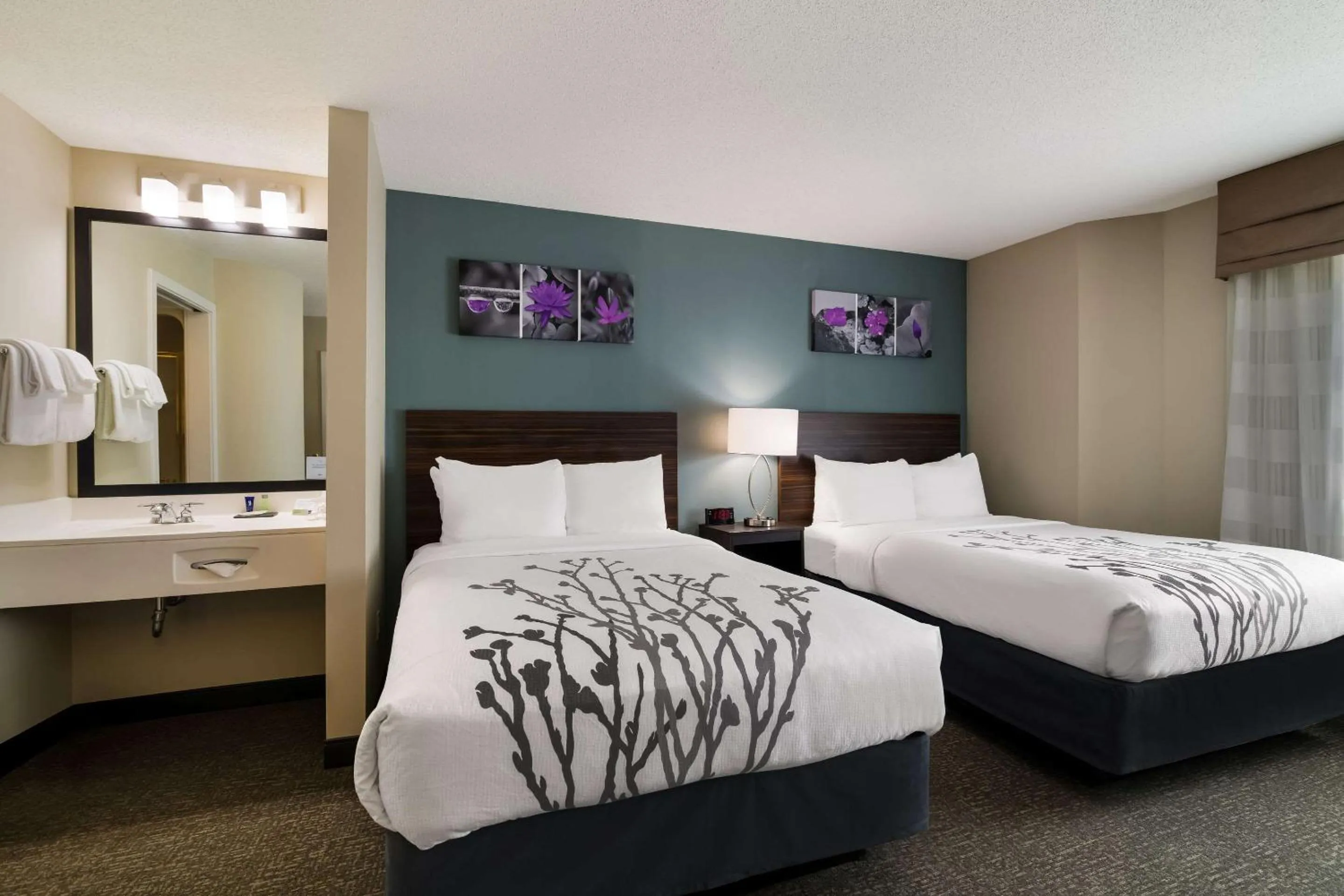 Bedroom, Bed in Garner Hotel Londonderry - Manchester by IHG