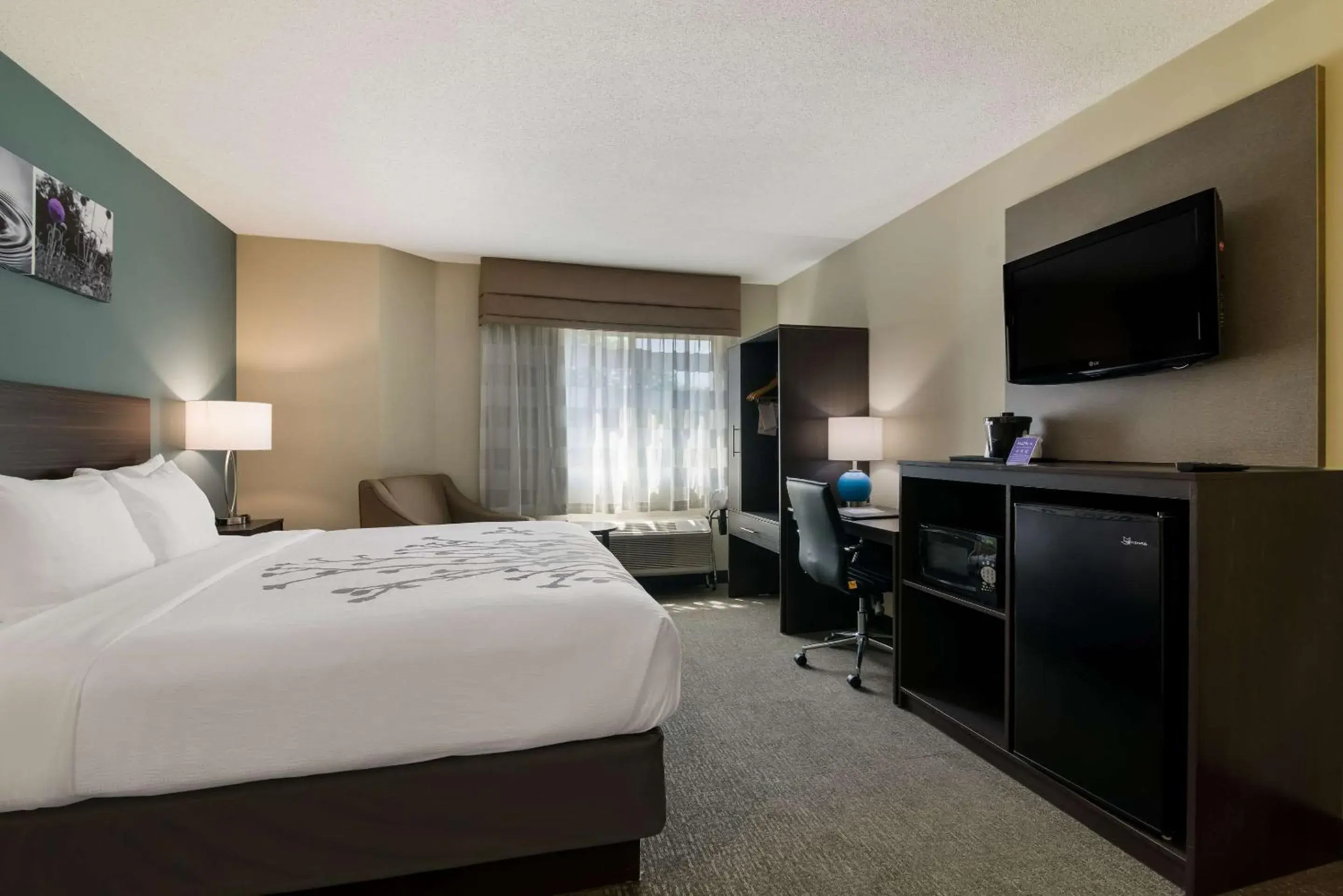 Bedroom, Bed in Garner Hotel Londonderry - Manchester by IHG Bedroom, Bed in Garner Hotel Londonderry - Manchester by IHG