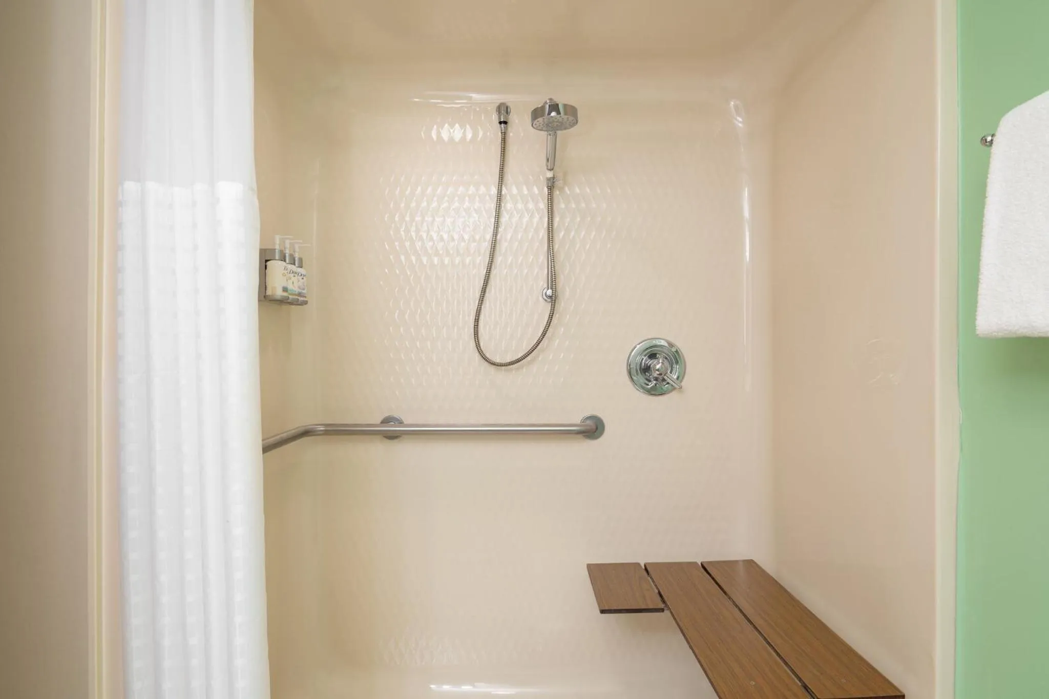 Photo of the whole room in Garner Hotel Londonderry - Manchester by IHG