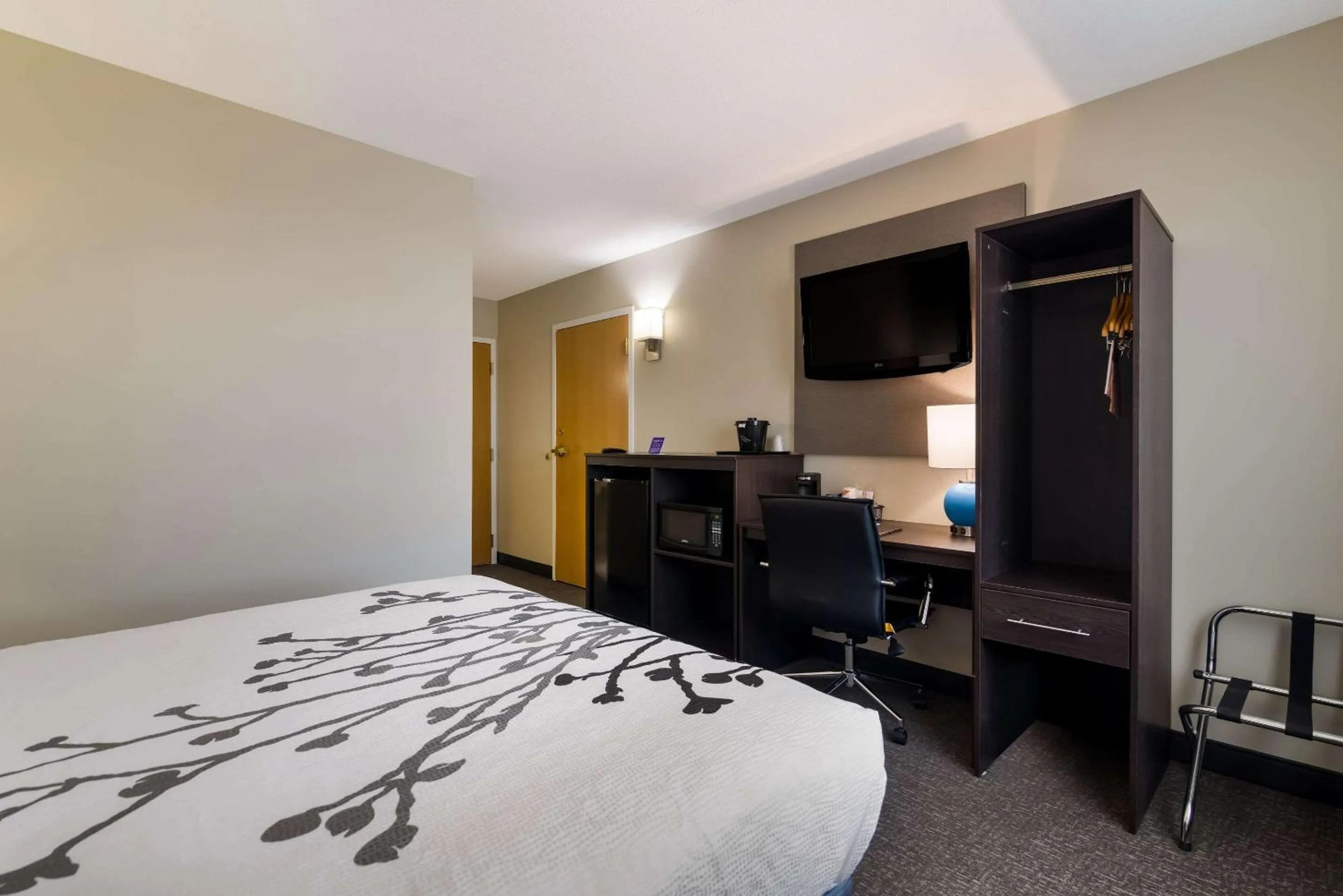 Bedroom, Bed in Garner Hotel Londonderry - Manchester by IHG