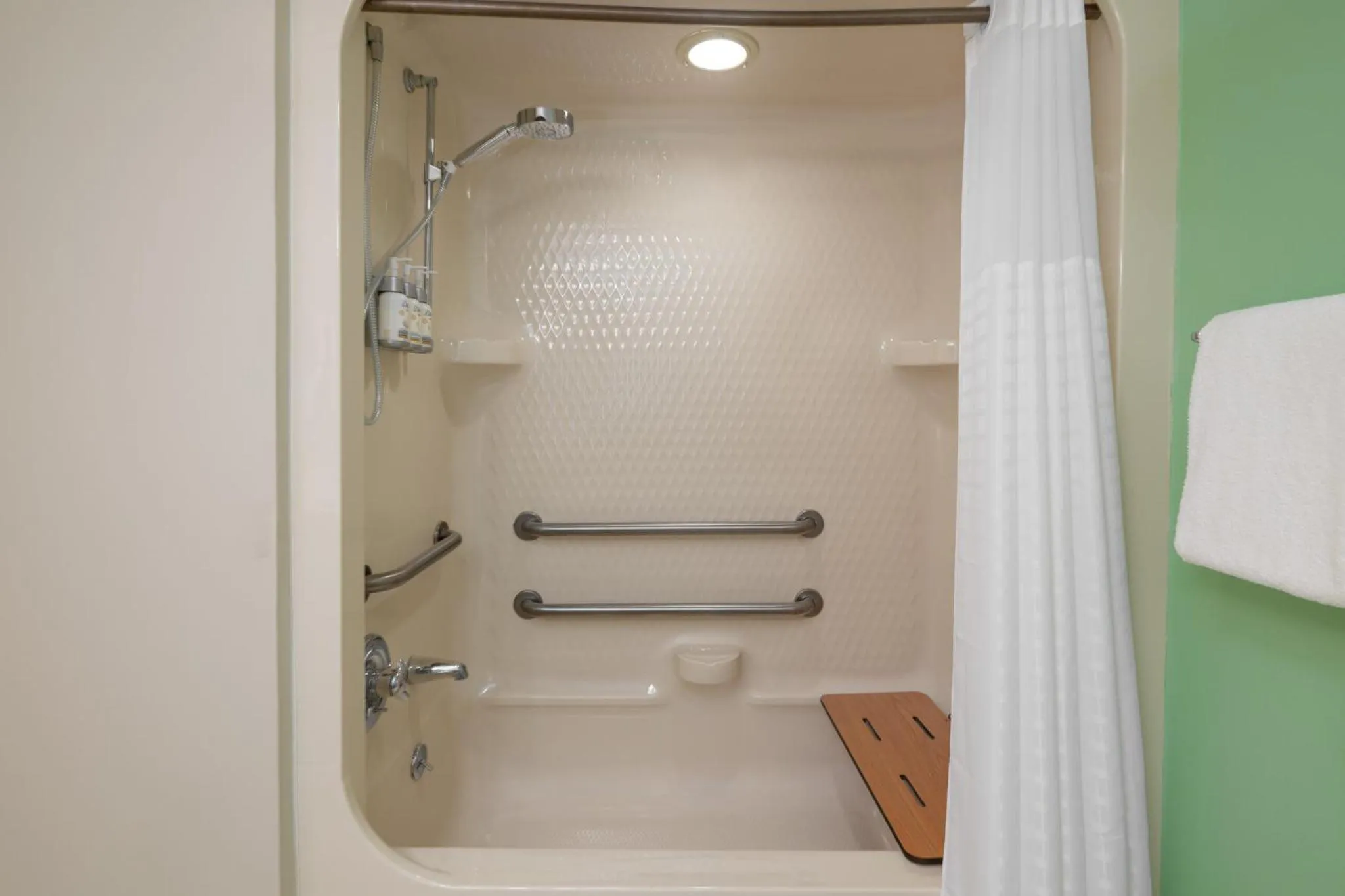 Photo of the whole room in Garner Hotel Londonderry - Manchester by IHG