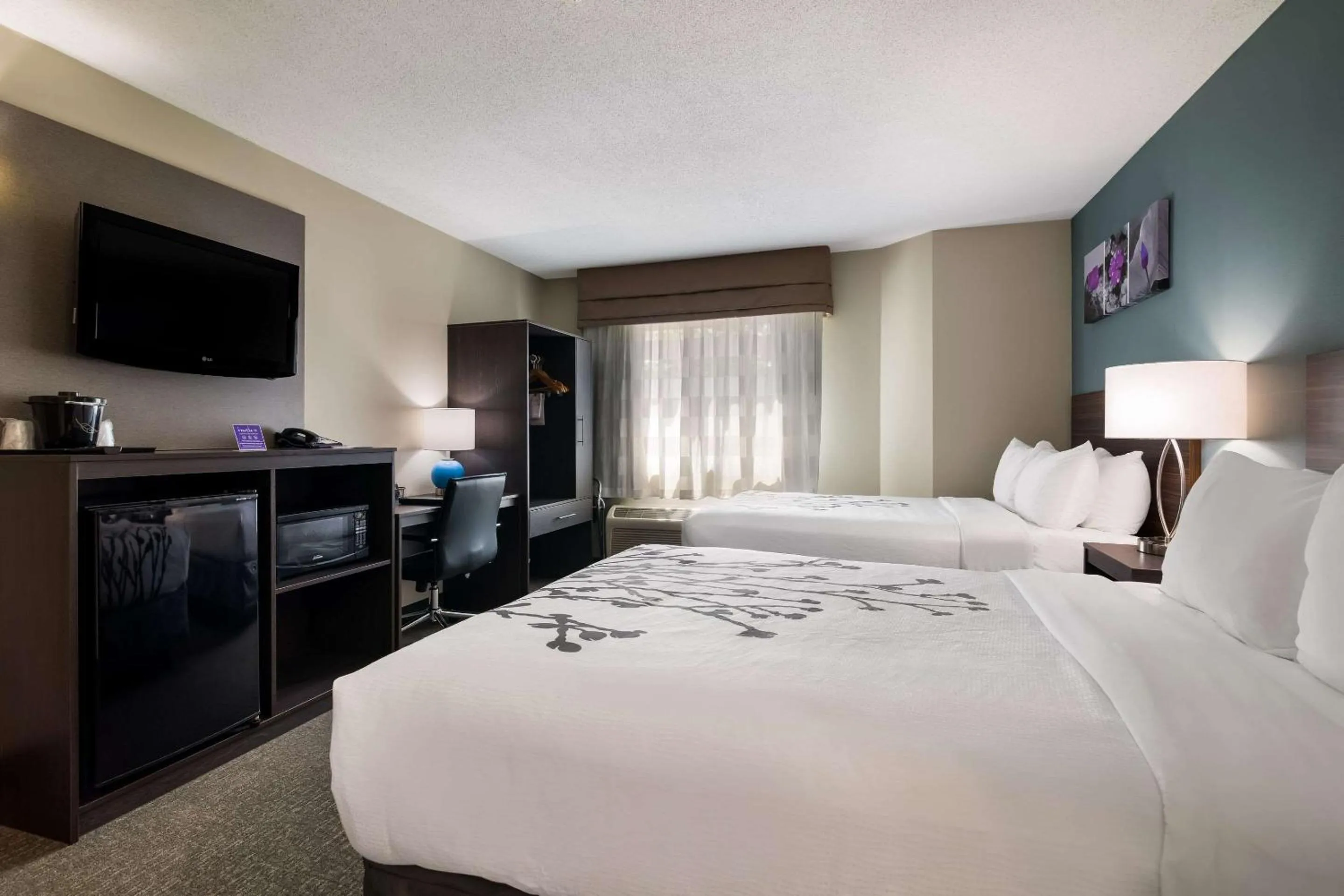 Bedroom, Bed in Garner Hotel Londonderry - Manchester by IHG