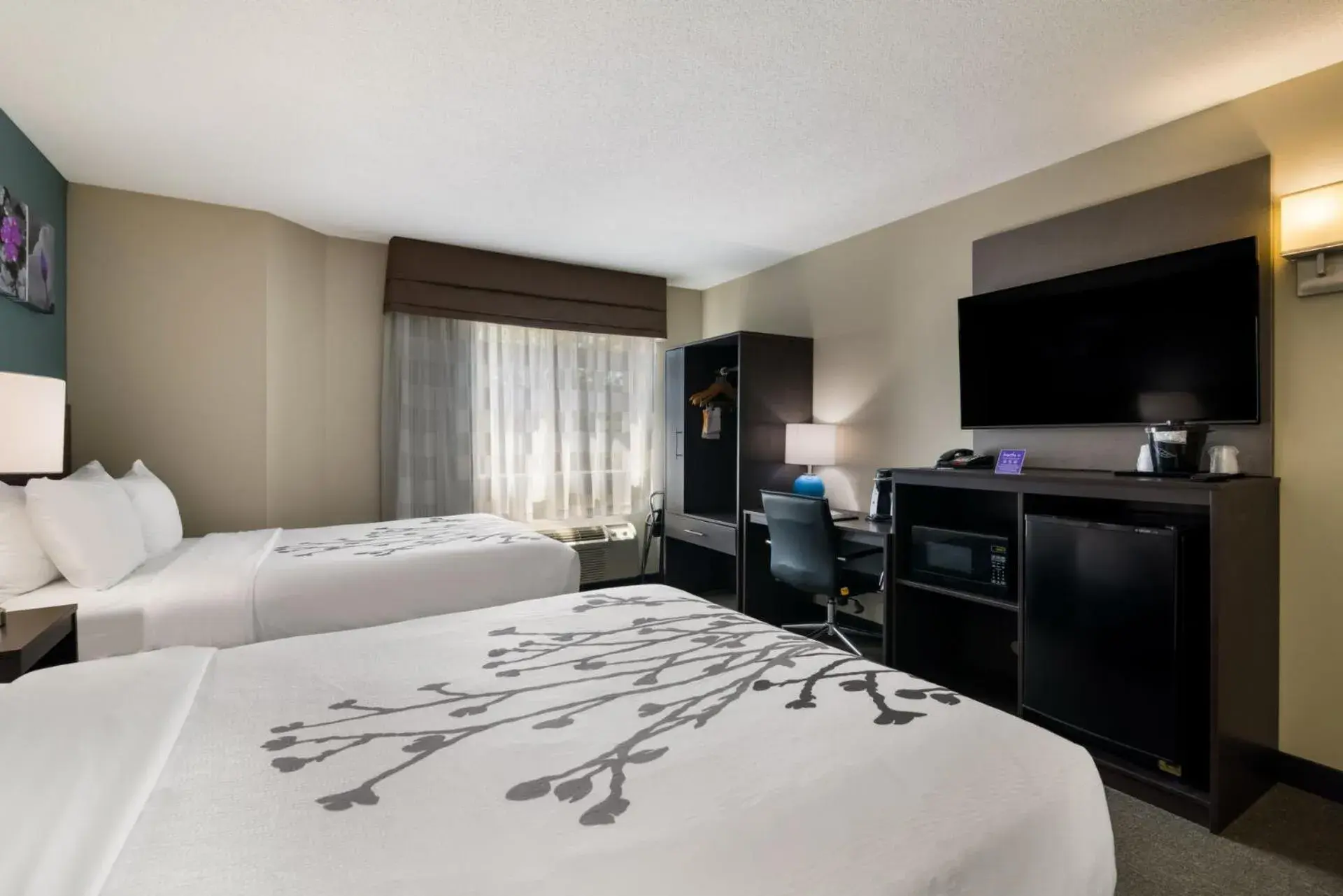 Property building, Bed in Garner Hotel Londonderry - Manchester by IHG Property building, Bed in Garner Hotel Londonderry - Manchester by IHG