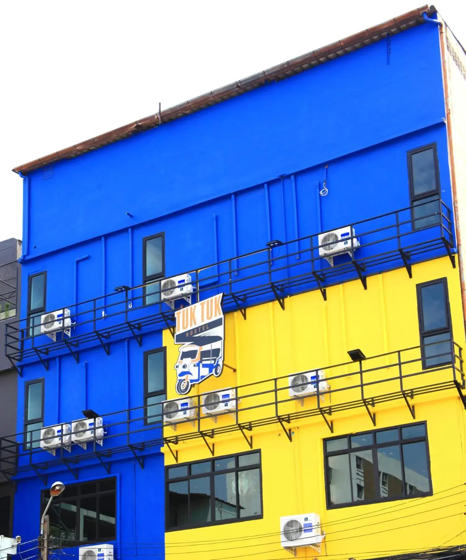 Property building in Tuk Tuk Hostel Property building in Tuk Tuk Hostel