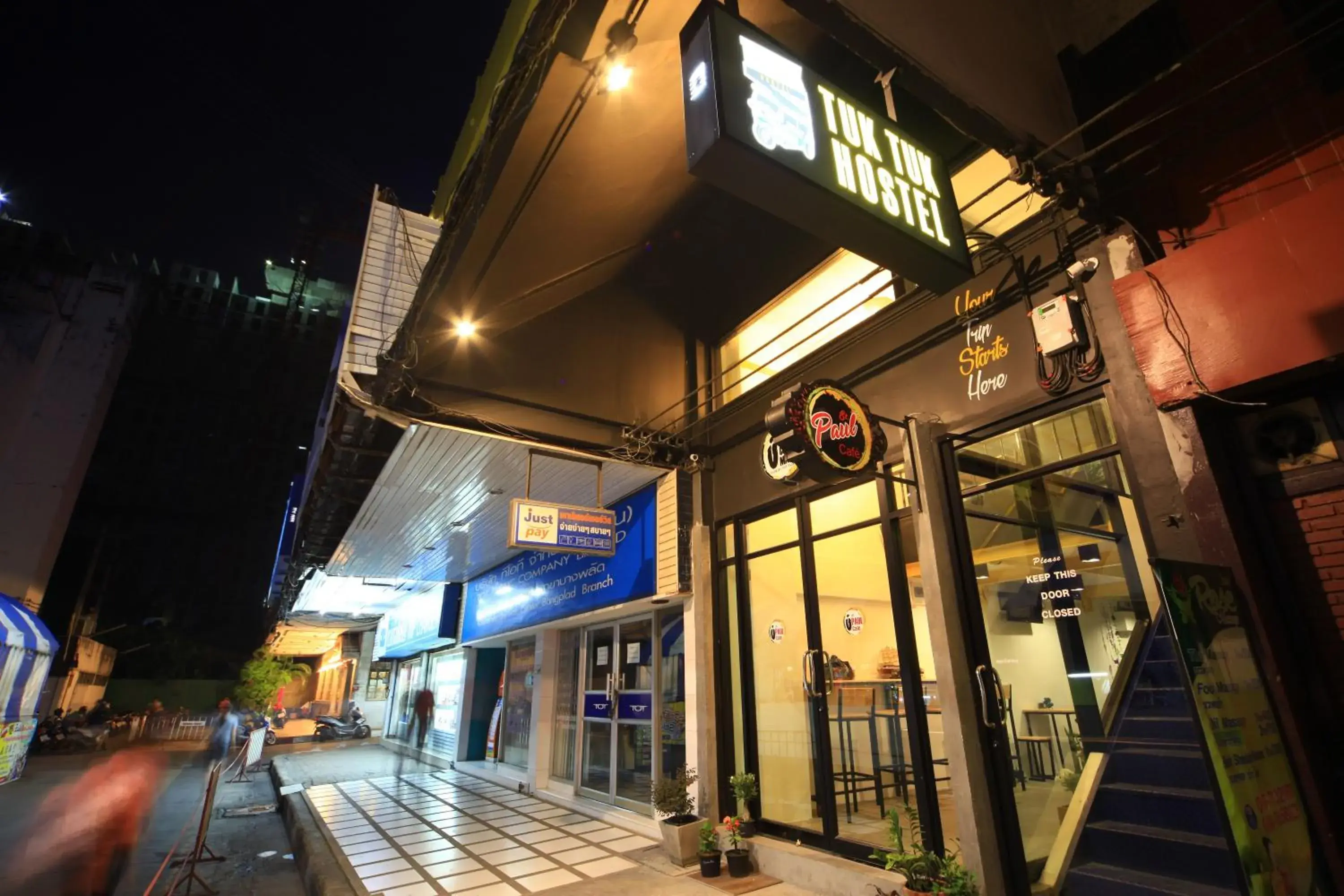 Facade/entrance in Tuk Tuk Hostel Facade/entrance in Tuk Tuk Hostel