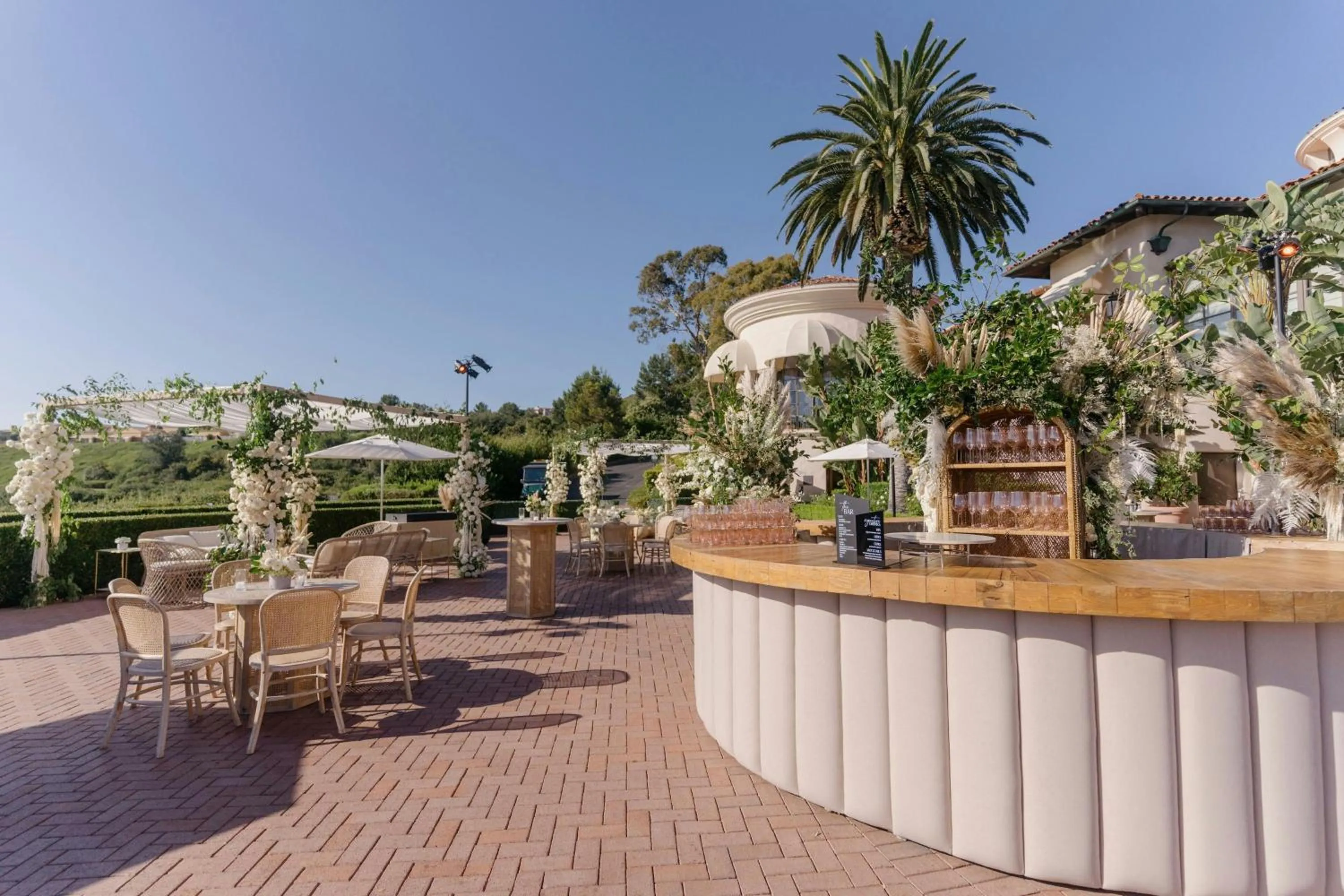 Lounge or bar in The Resort at Pelican Hill