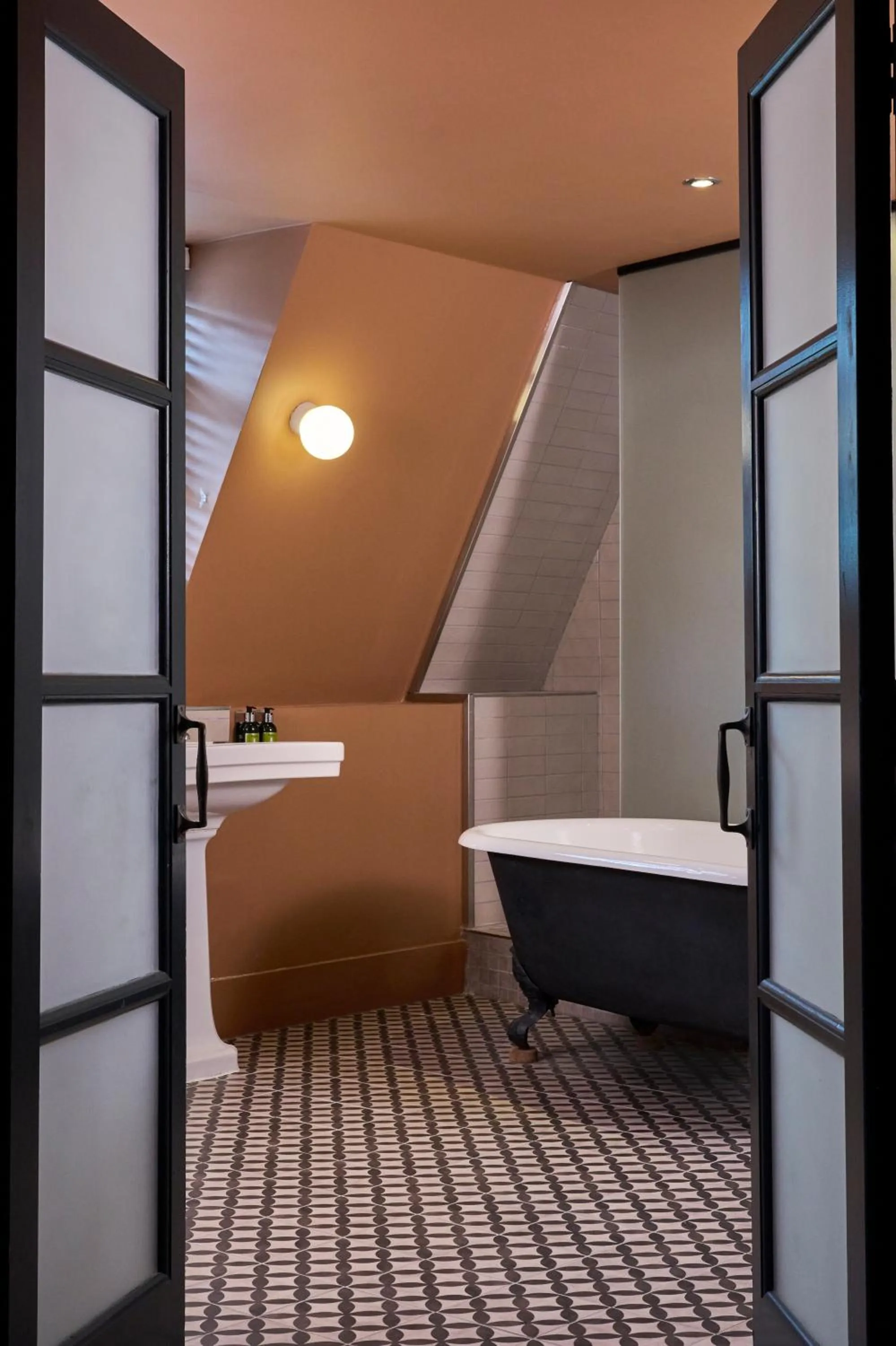 Bathroom, Bed in Hotel du Vin Bristol
