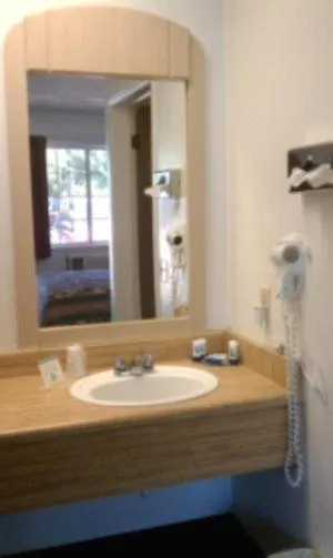 Bathroom in Stagecoach Motel
