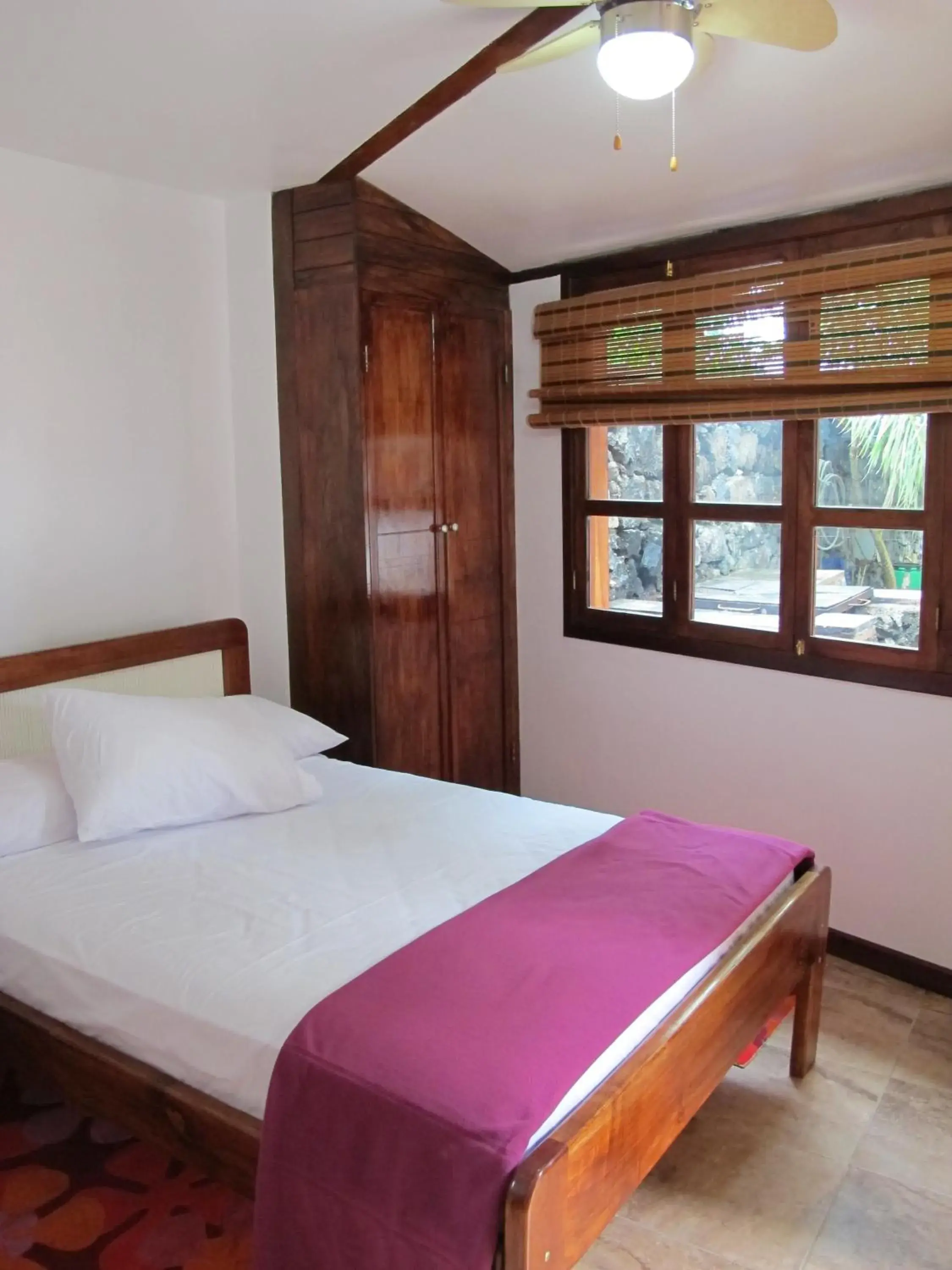 Single Room - single occupancy in The Wooden House Hotel Single Room - single occupancy in The Wooden House Hotel