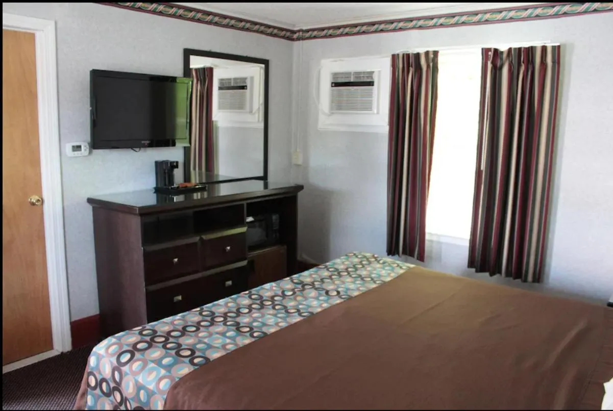 Bed in Wagon Wheel Inn