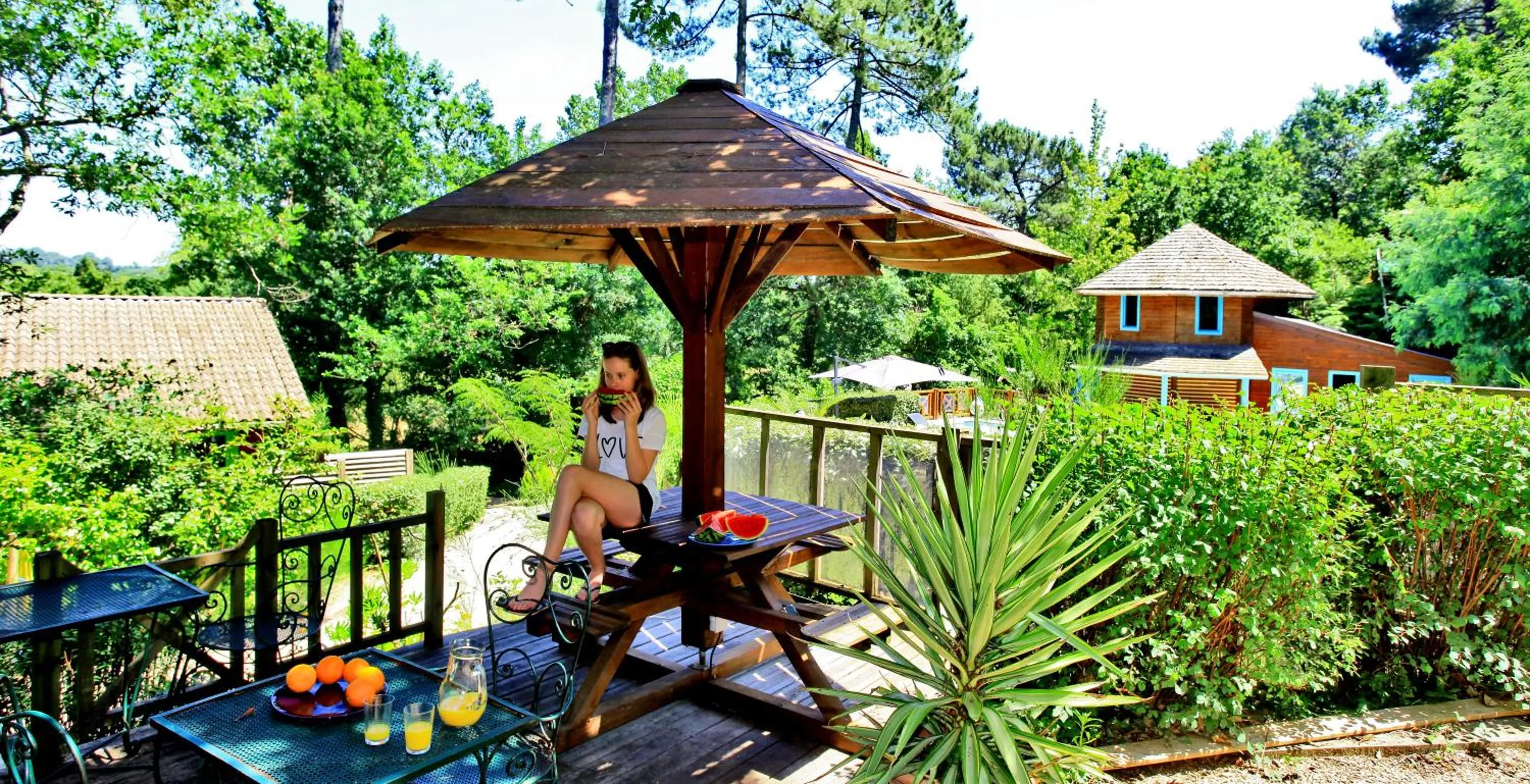 Patio in Village Nature et Océan à côté de la plage avec piscine et jacuzzi