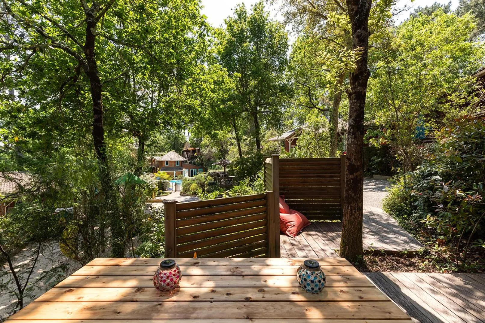 Patio in Village Nature et Océan à côté de la plage avec piscine et jacuzzi