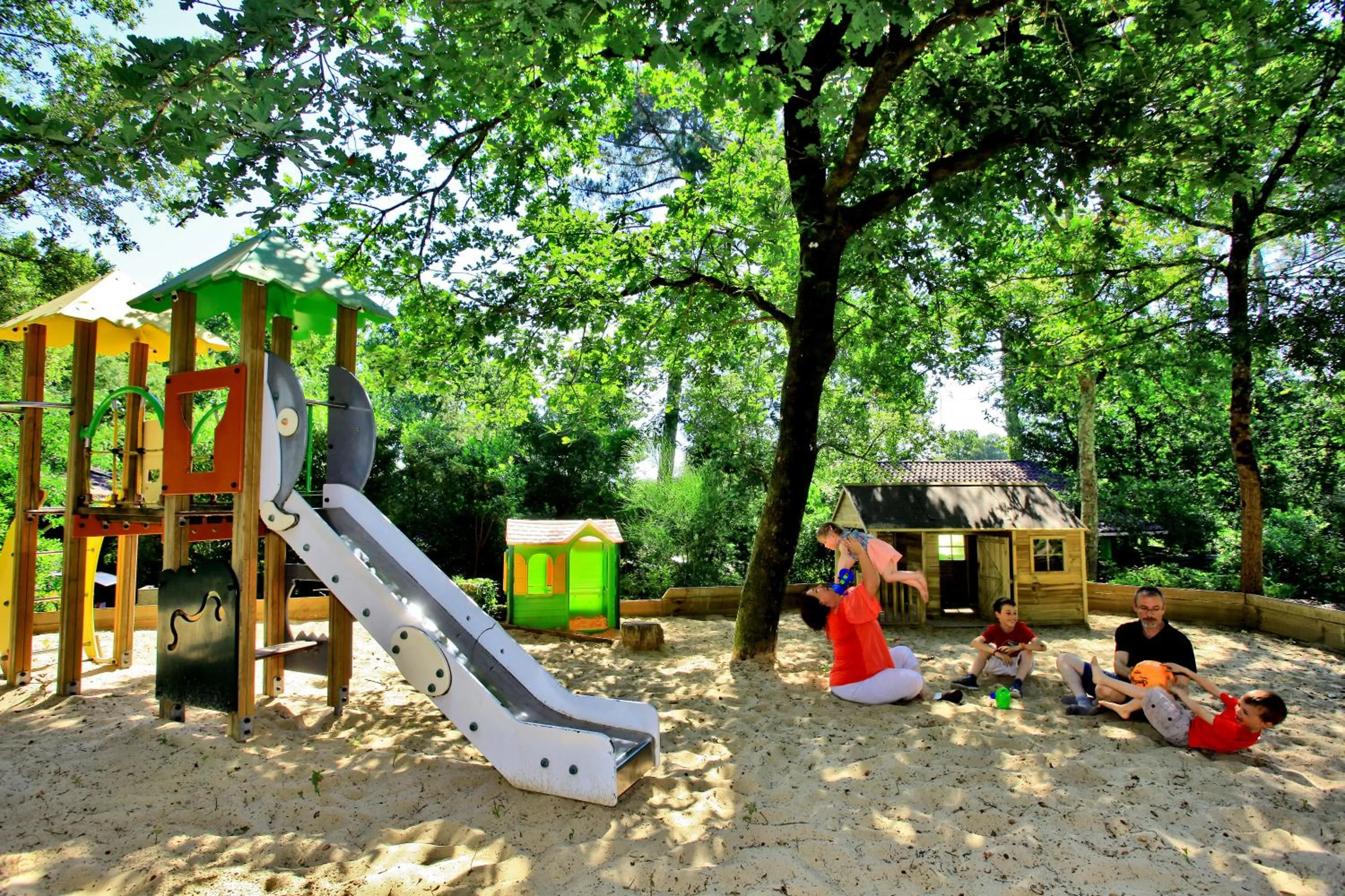 Children play ground in Village Nature et Océan à côté de la plage avec piscine et jacuzzi