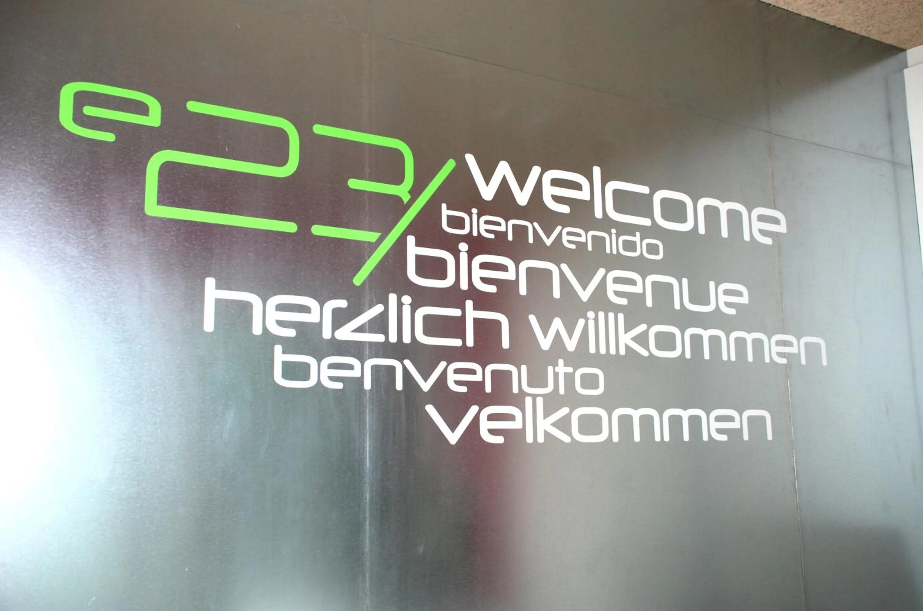 Logo/Certificate/Sign in Schlafzimmer - self Check-in