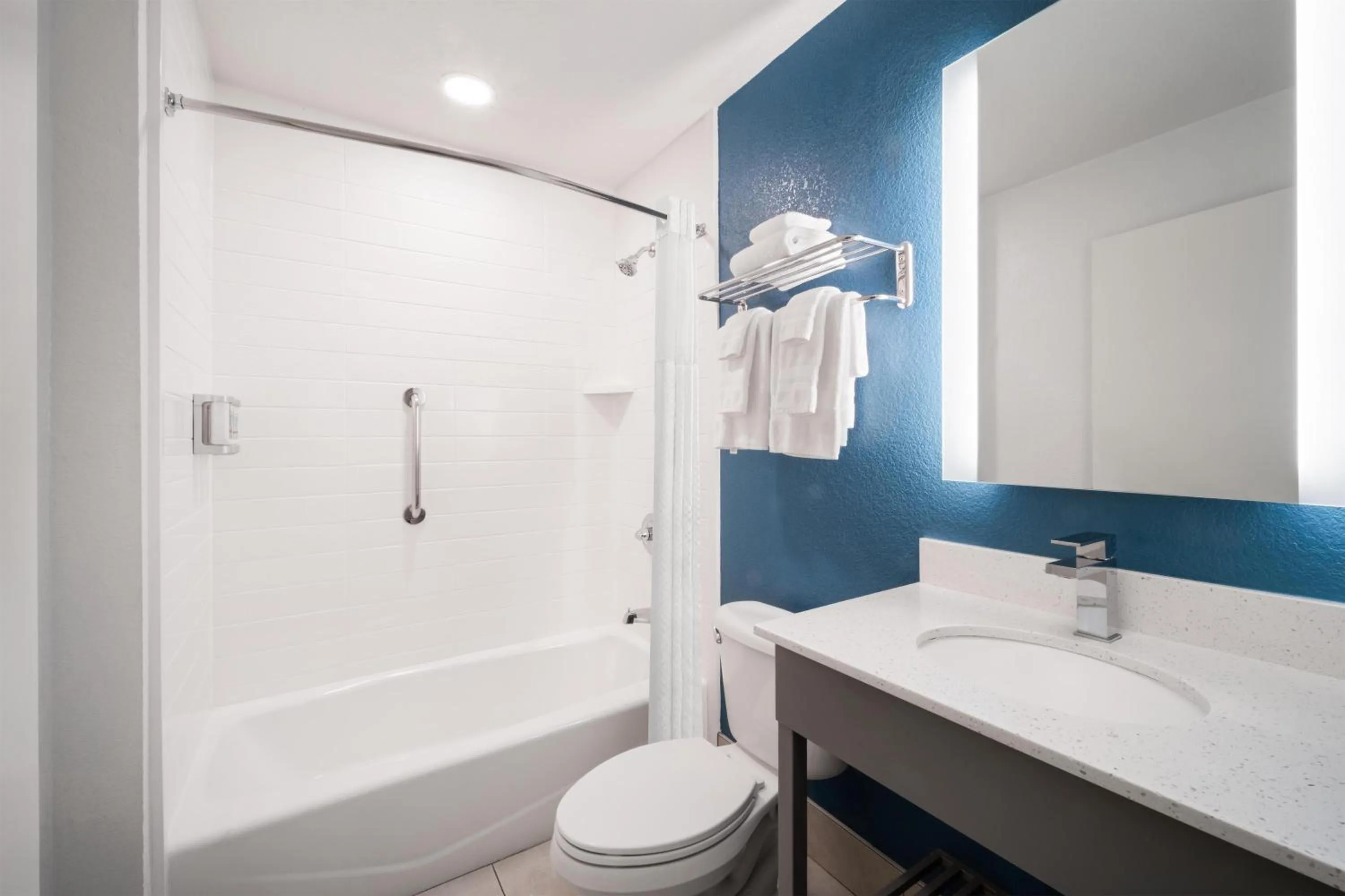 Bathroom in Best Western El Paso Airport Entrada Hotel