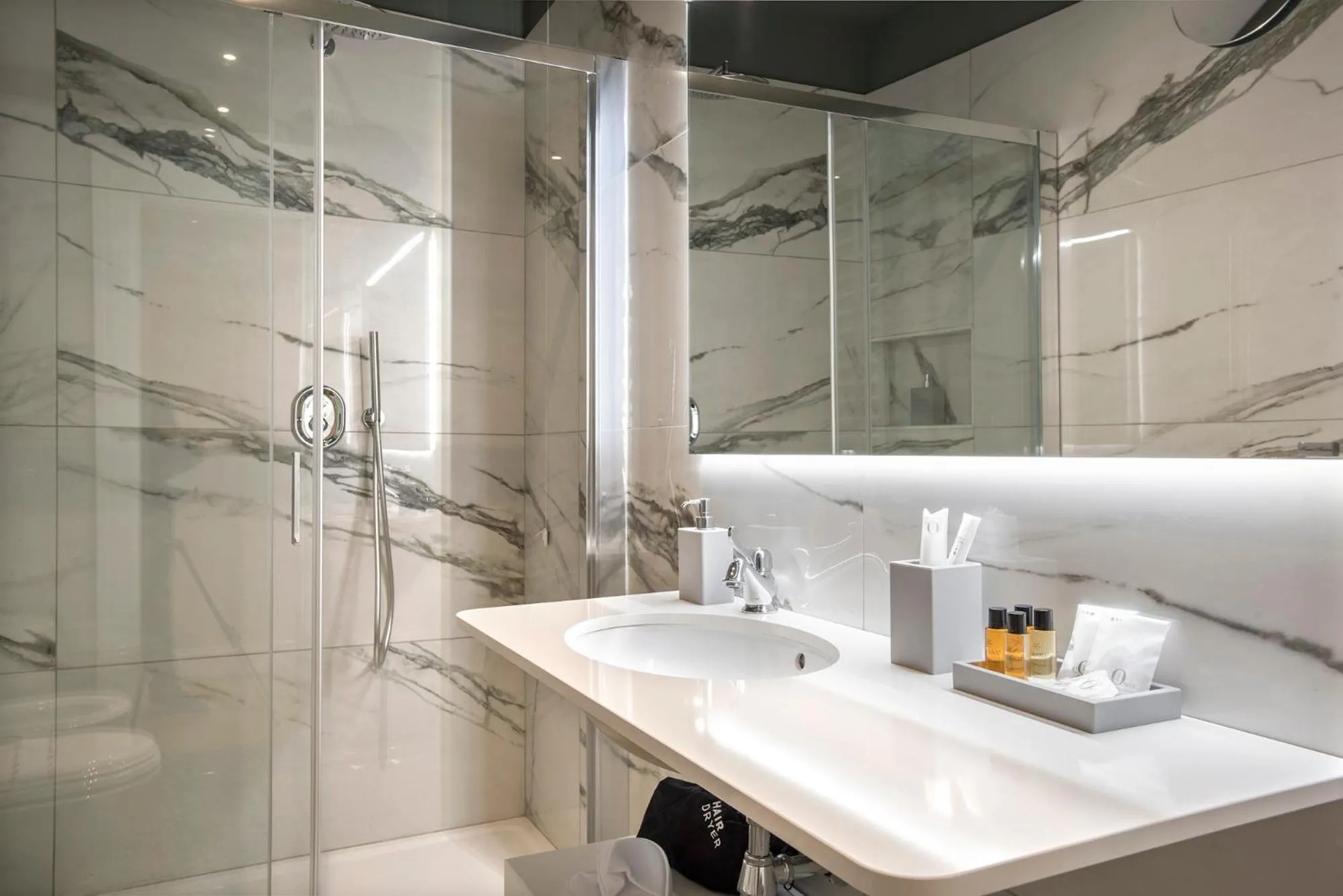 Shower in Gonfalone 6