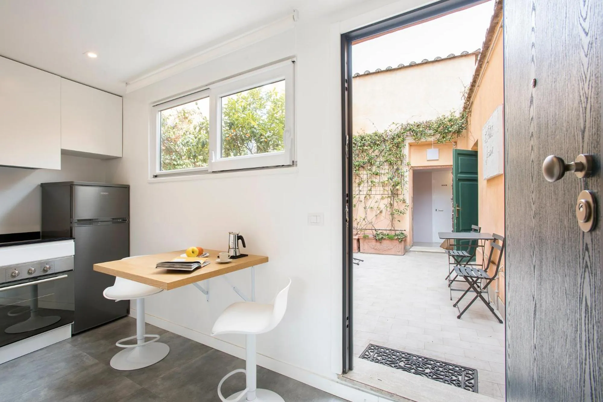 Facade/entrance in Gonfalone 6