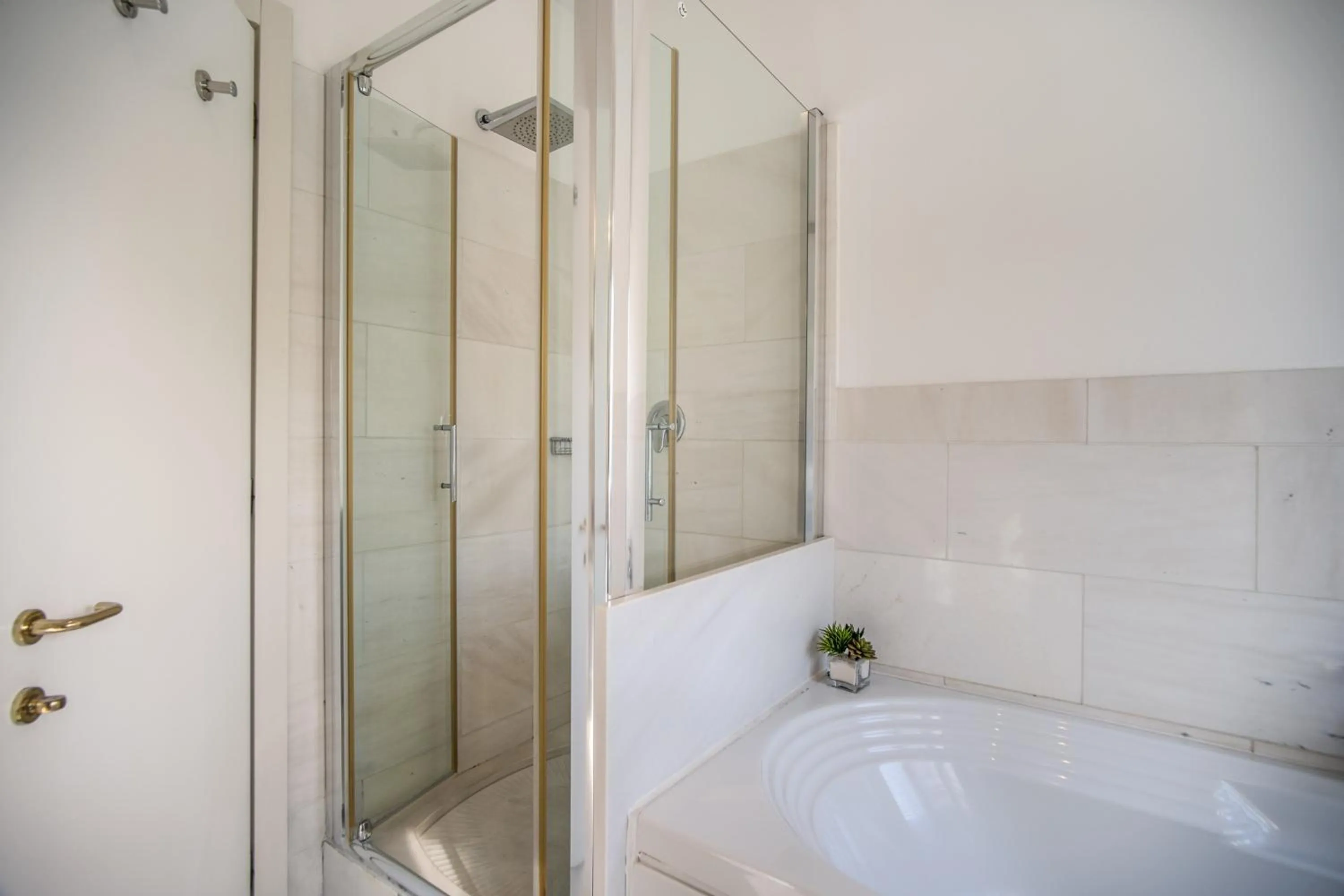 Shower in Gonfalone 6