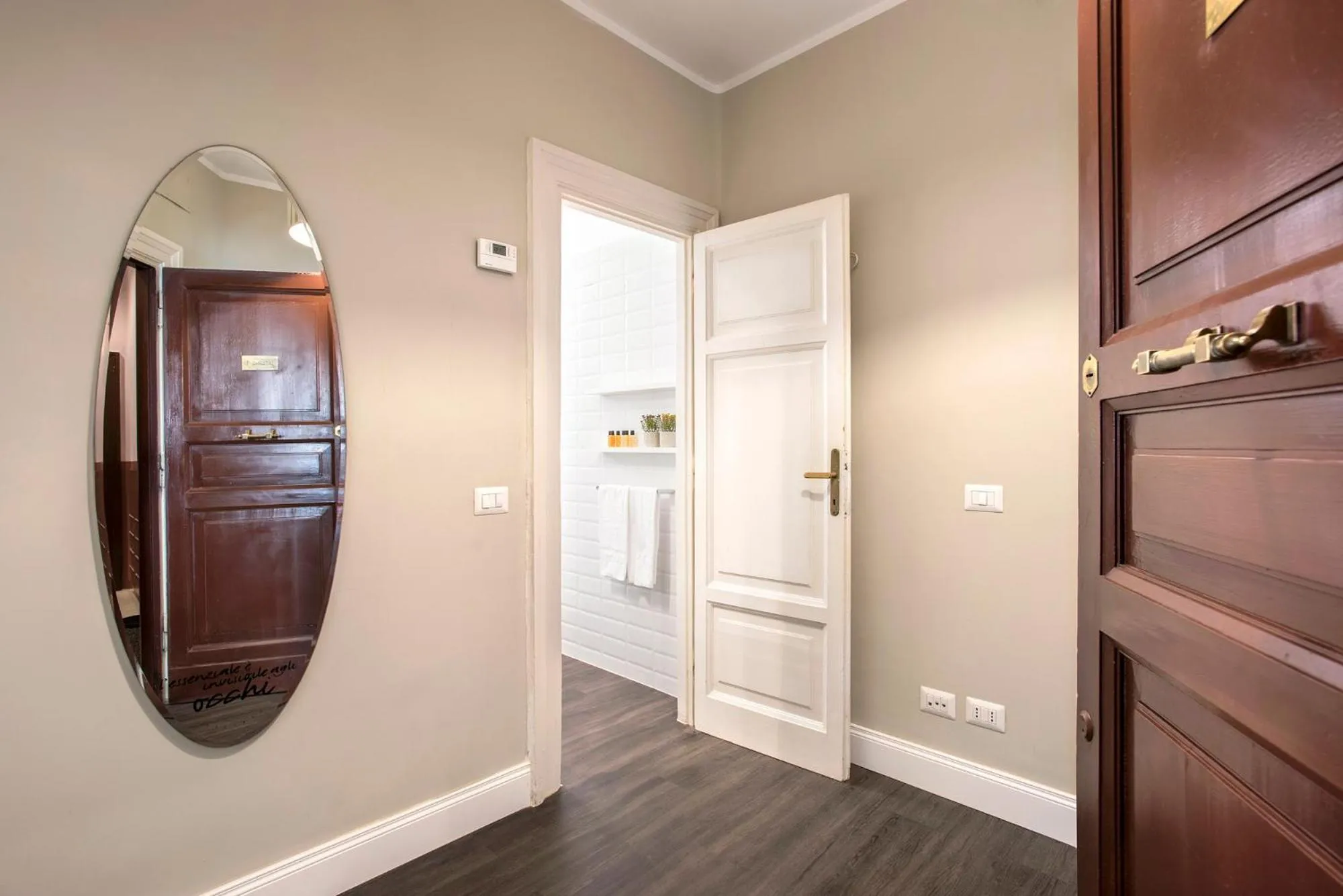 Facade/entrance in Gonfalone 6