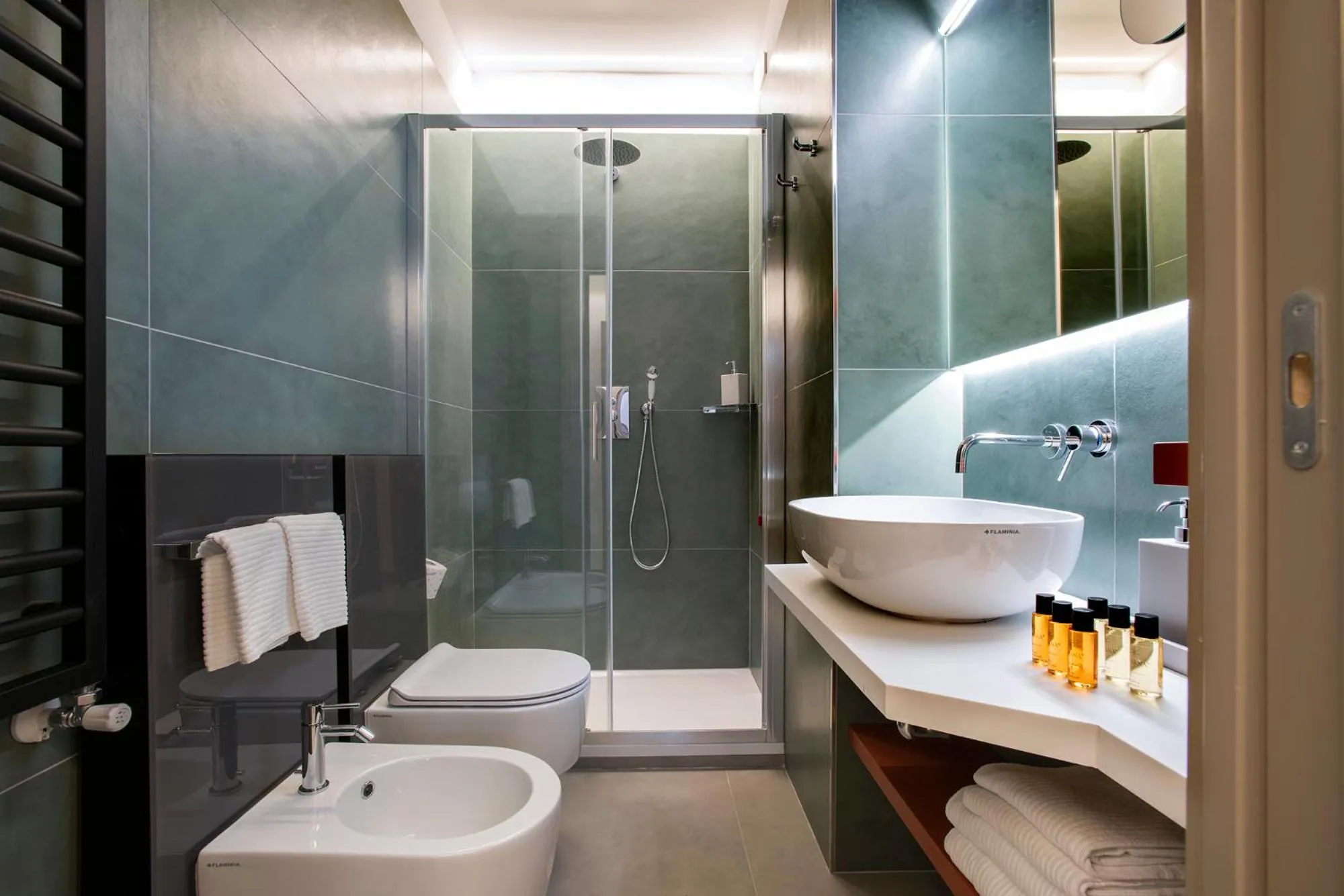 Shower in Gonfalone 6