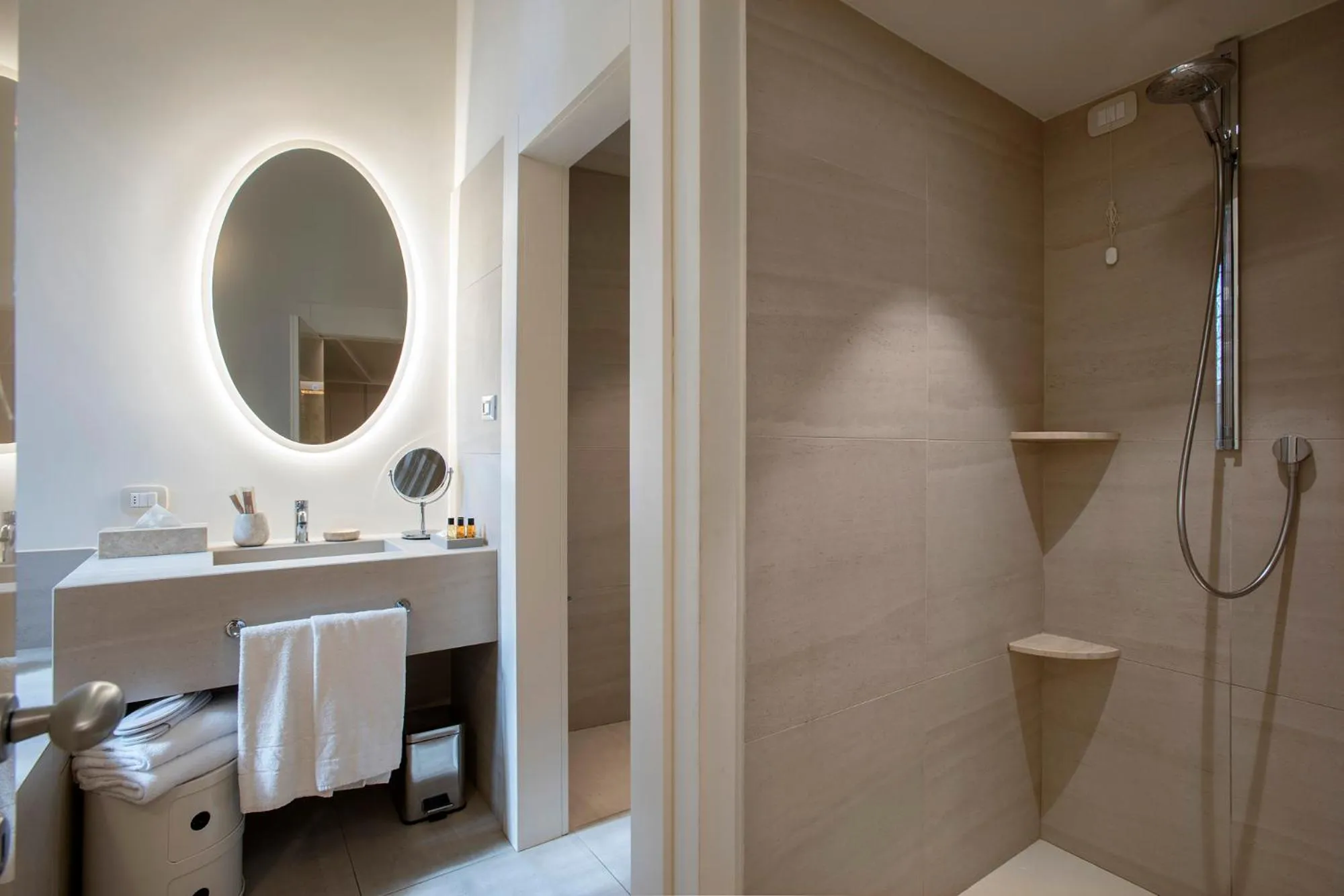 Shower in Gonfalone 6