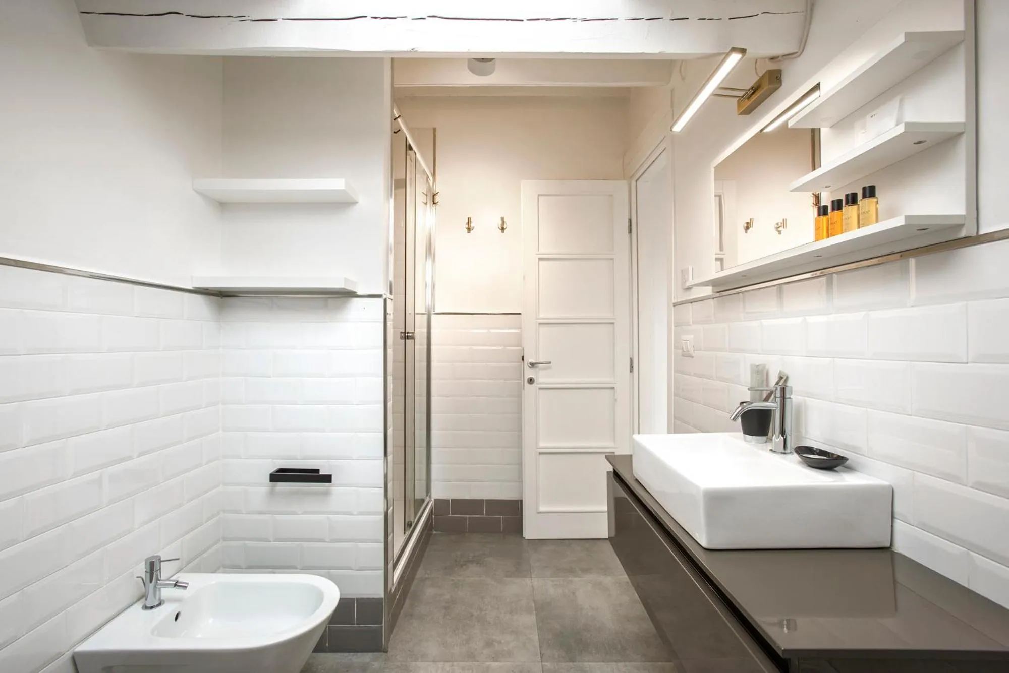 Shower in Gonfalone 6