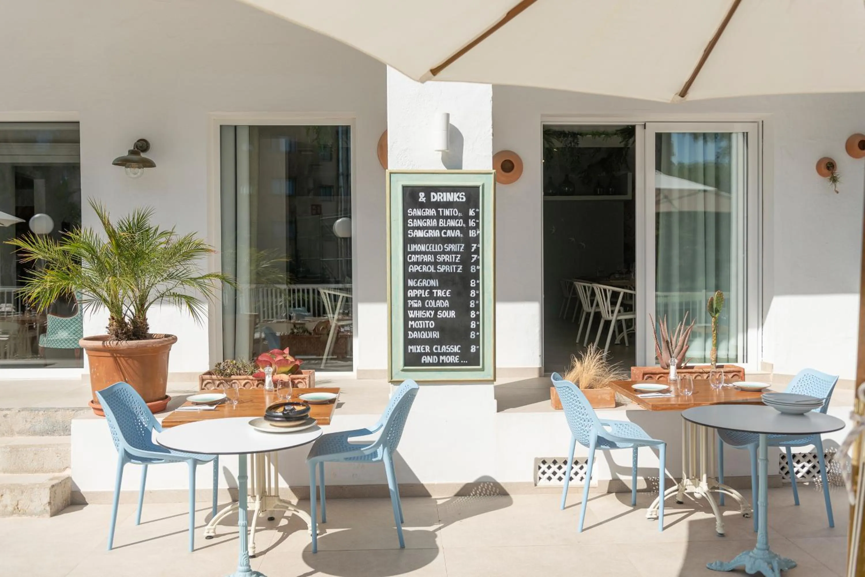 Restaurant/places to eat in Villa Real Club Apartments