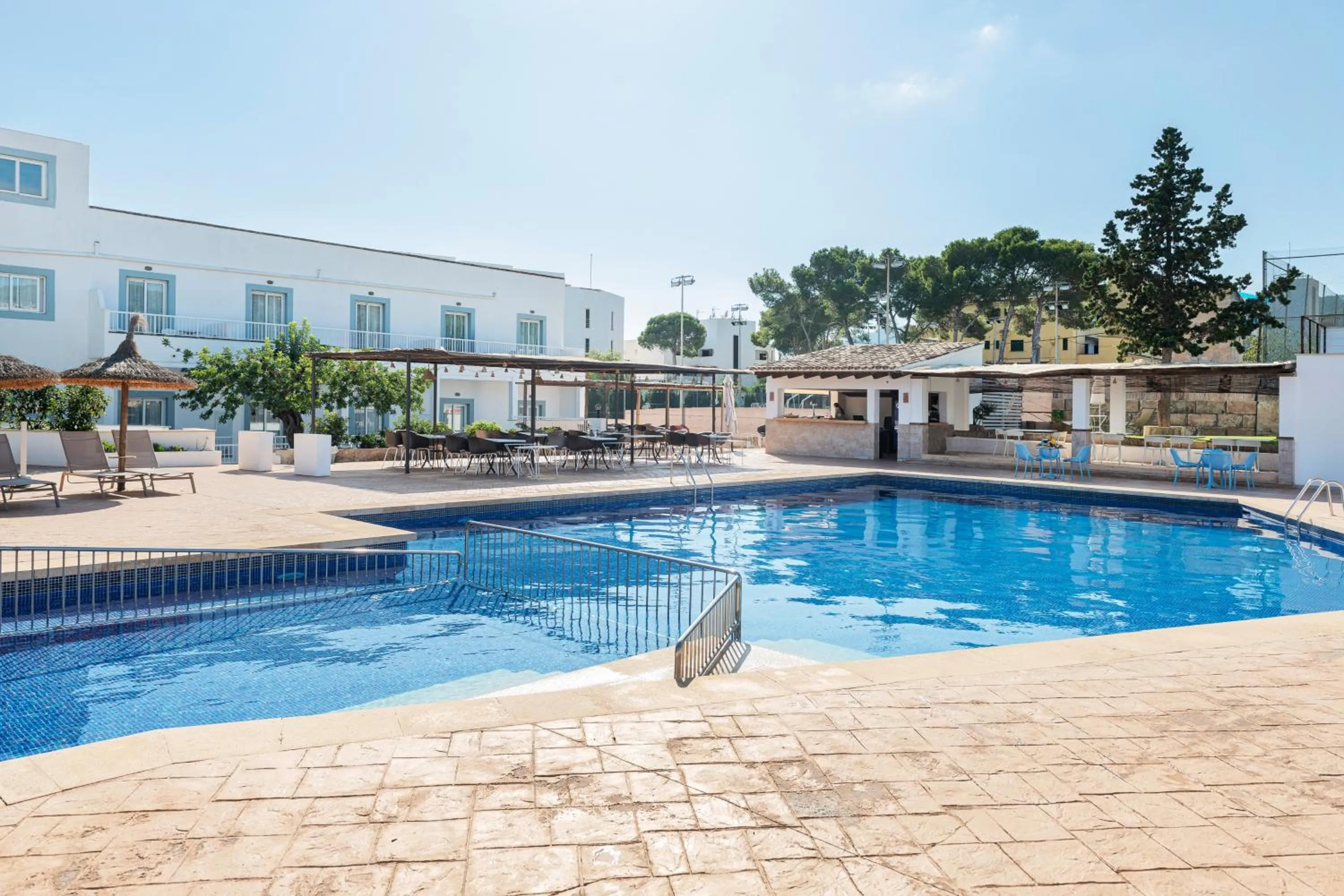 Pool view in Villa Real Club Apartments