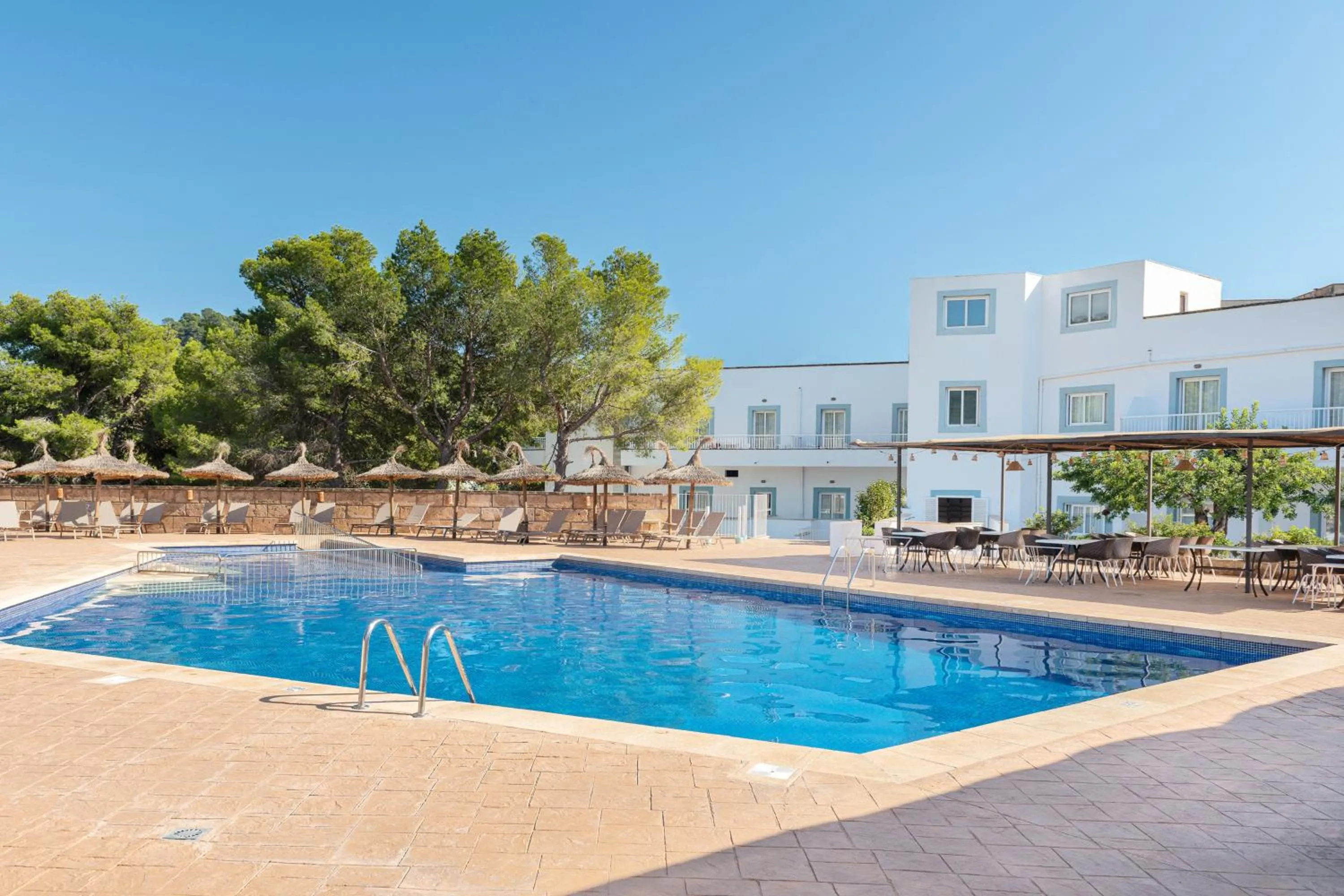 Swimming pool in Villa Real Club Apartments