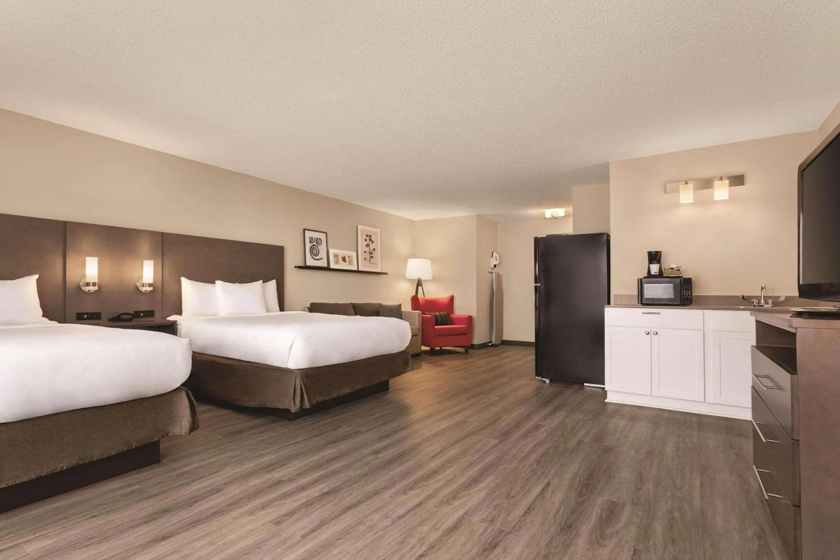 Bedroom, Bed in Country Inn & Suites by Radisson, Buffalo, MN