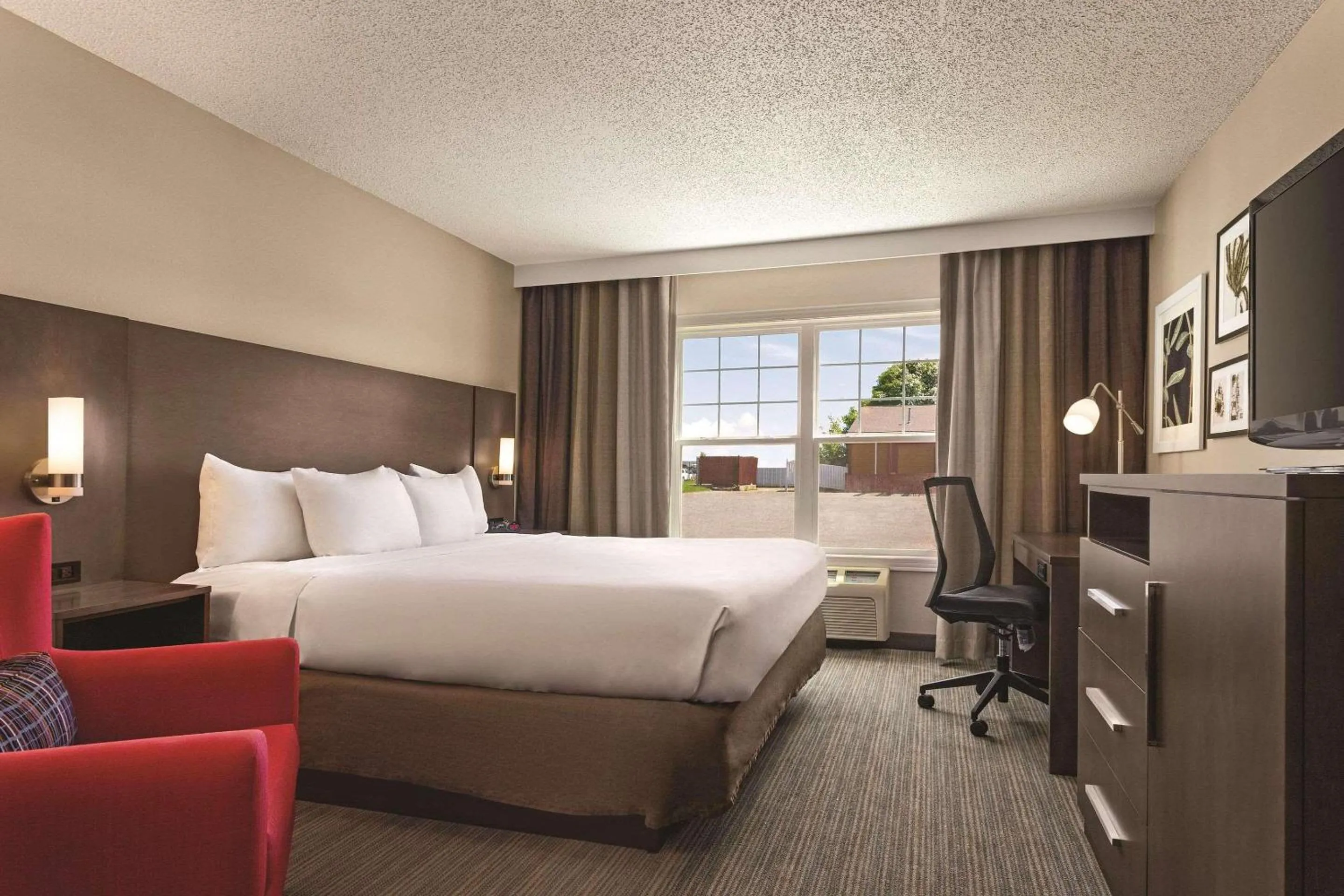 Bedroom, Bed in Country Inn & Suites by Radisson, Buffalo, MN