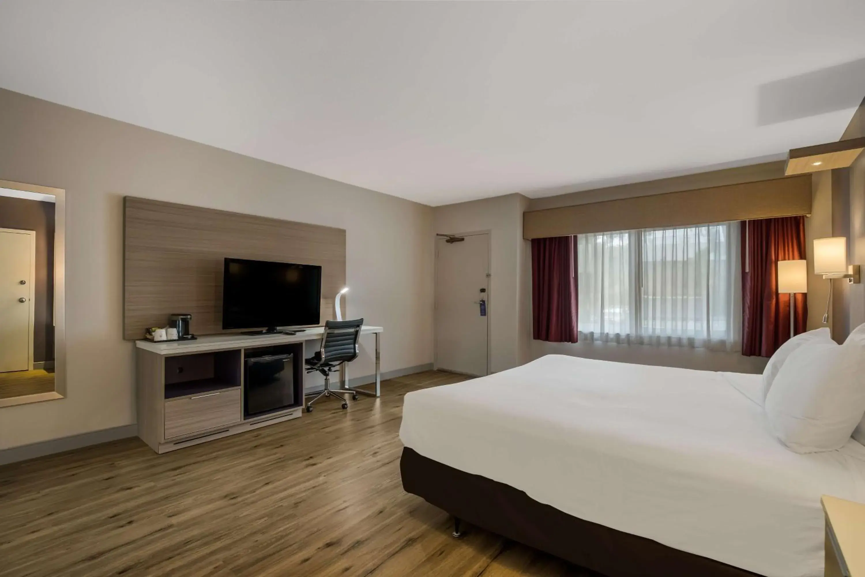 Bedroom, Bed in Best Western Diamond Bar Hotel & Suites Bedroom, Bed in Best Western Diamond Bar Hotel & Suites