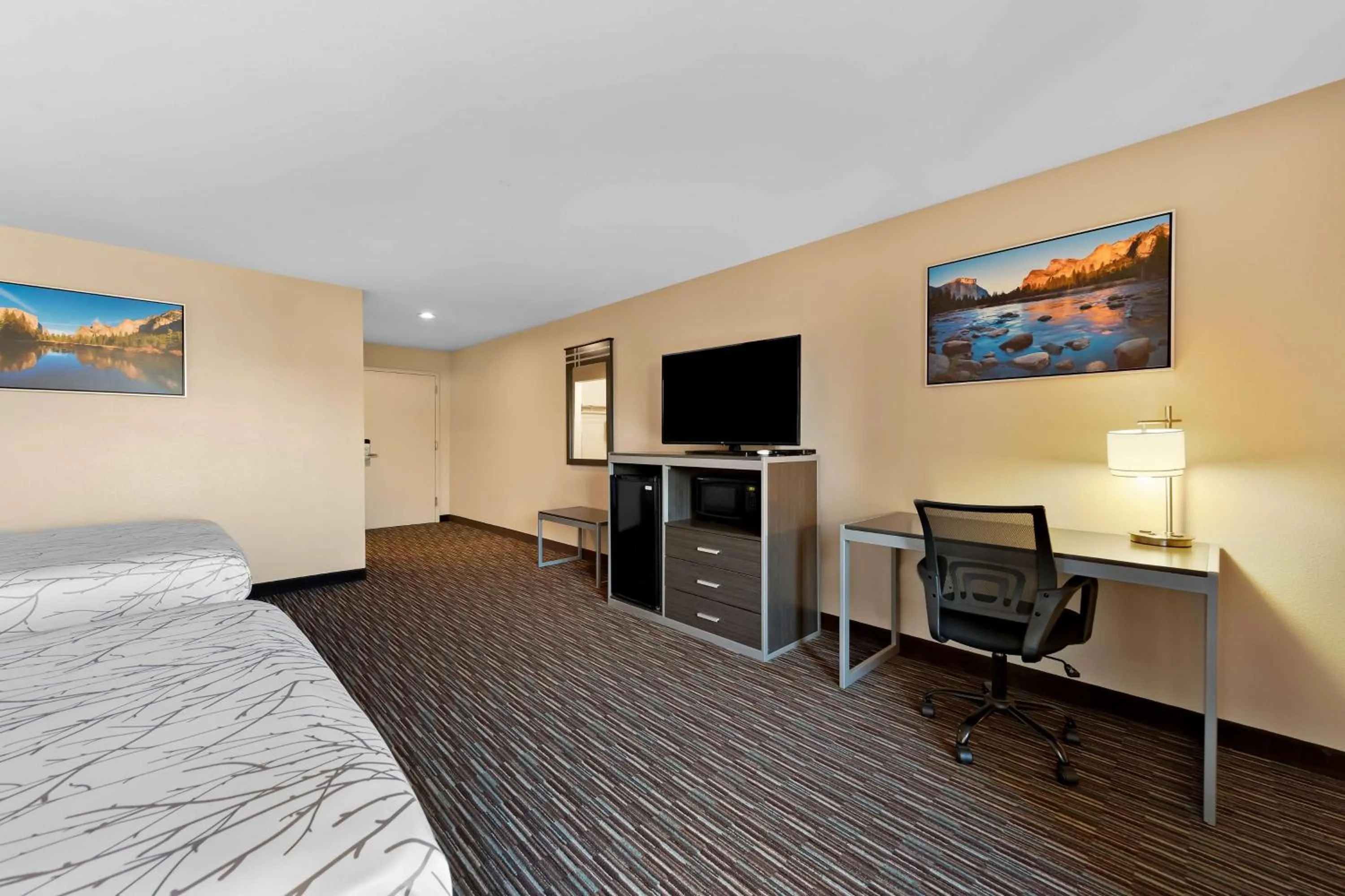 Bedroom, Bed in Best Western Topaz Lake Inn