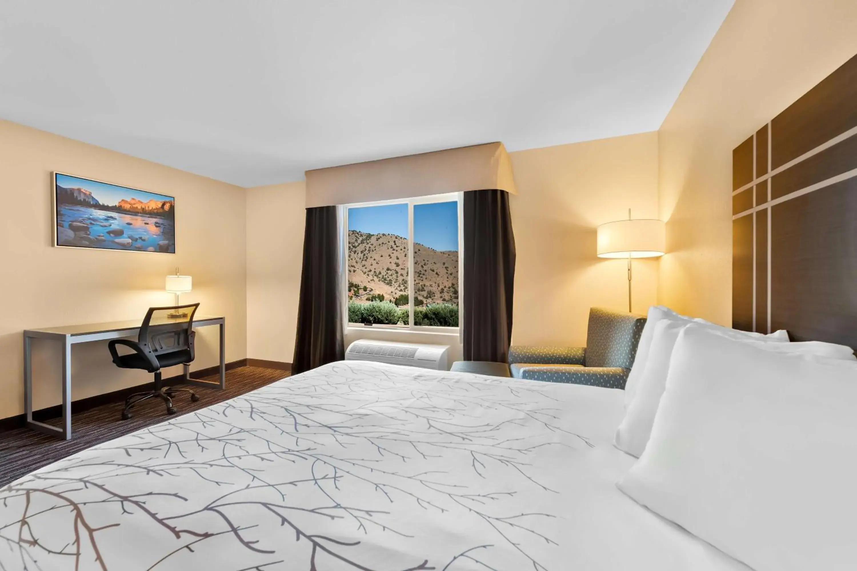 Bedroom, Bed in Best Western Topaz Lake Inn Bedroom, Bed in Best Western Topaz Lake Inn