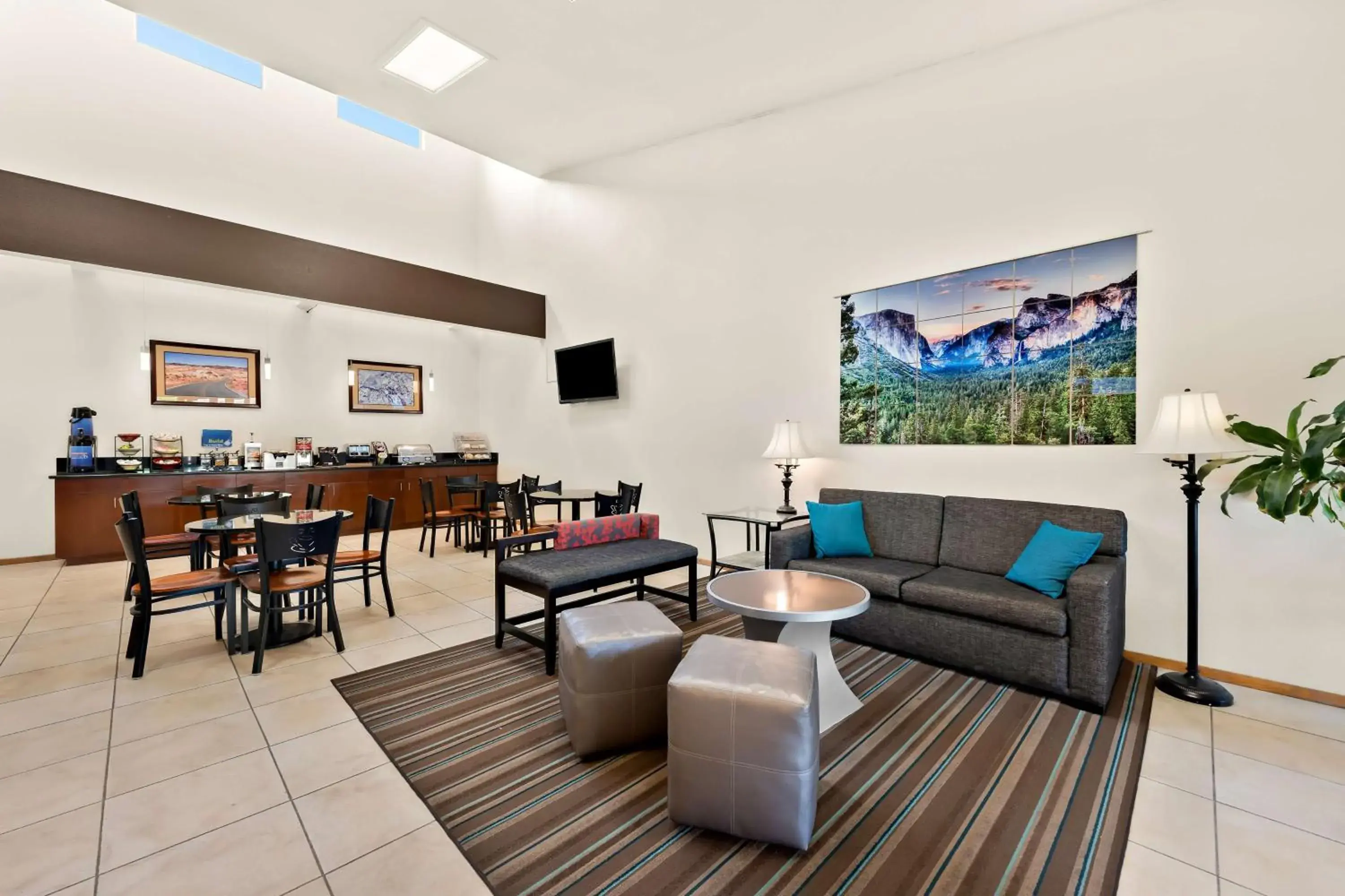 Lobby or reception in Best Western Topaz Lake Inn Lobby or reception in Best Western Topaz Lake Inn