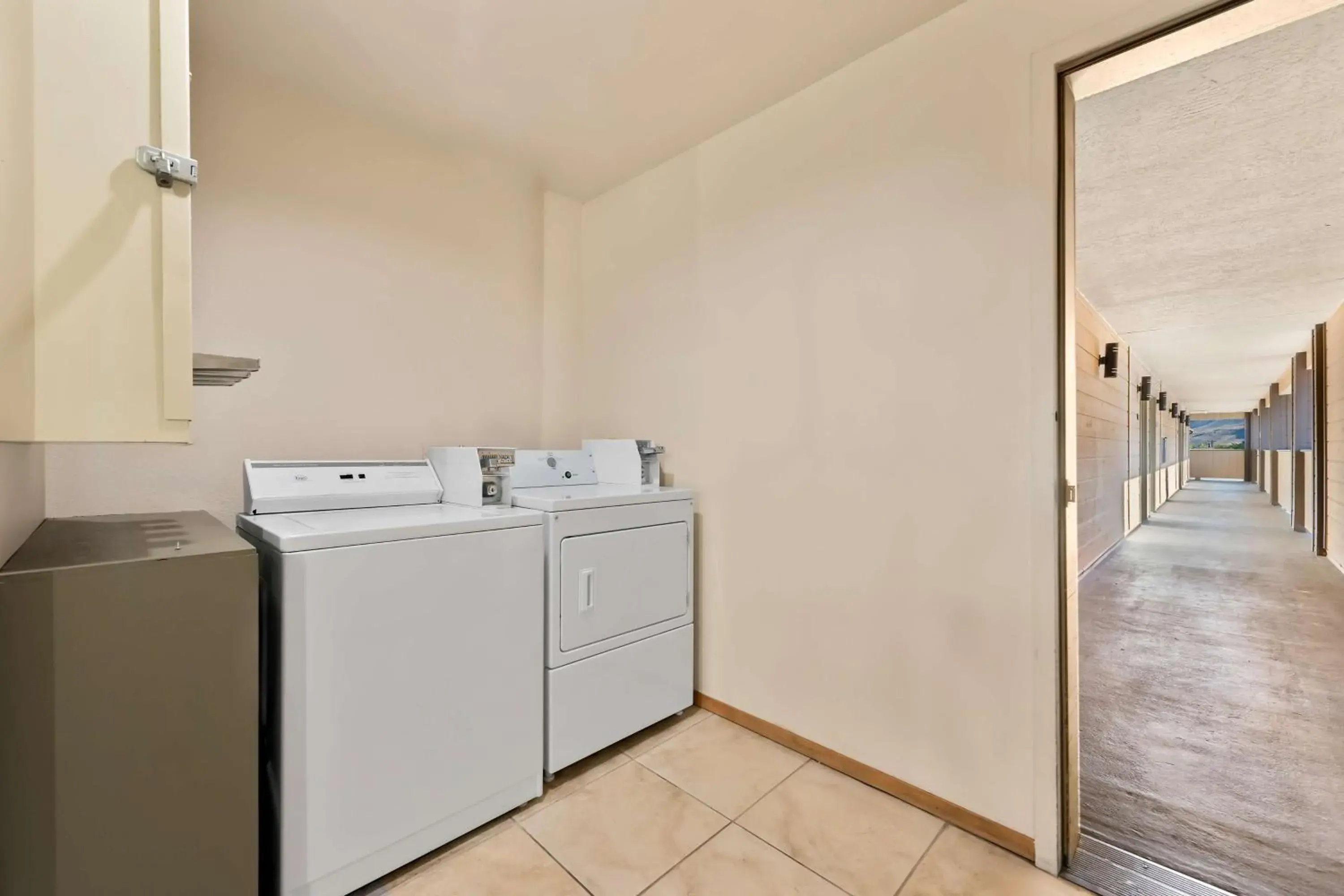 Property building in Best Western Topaz Lake Inn Property building in Best Western Topaz Lake Inn