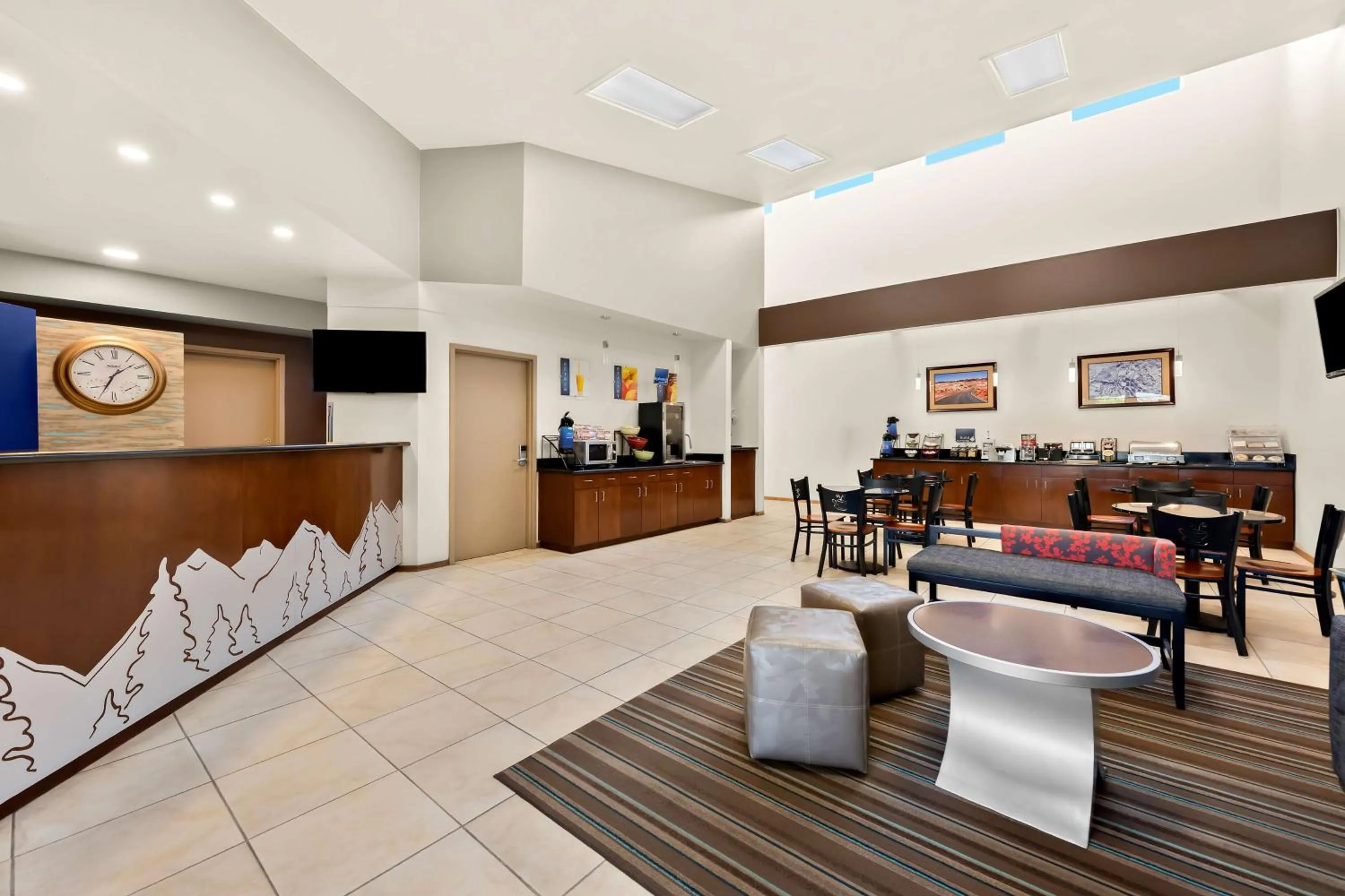 Lobby or reception in Best Western Topaz Lake Inn