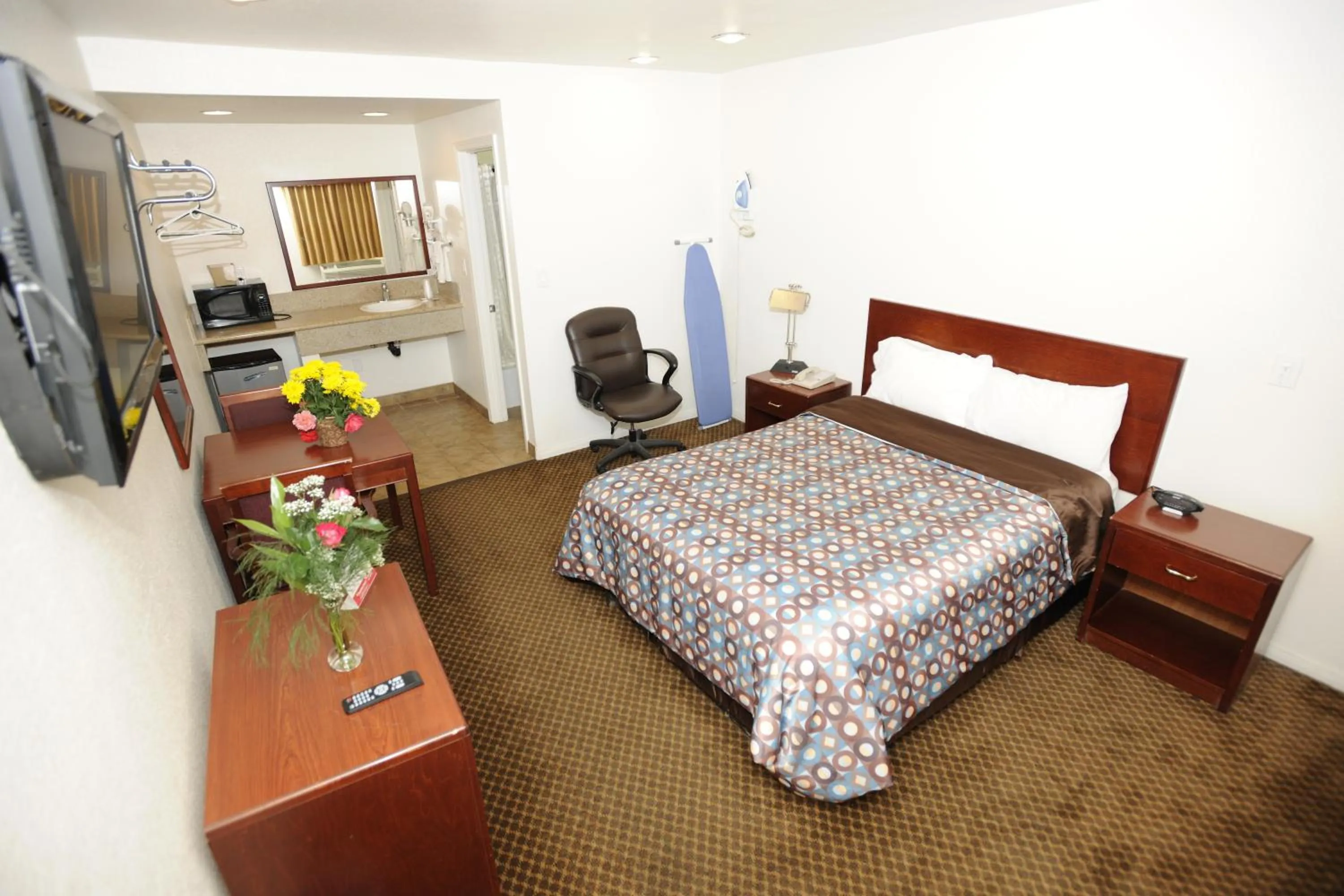 Bedroom, Bed in Victoria Motel