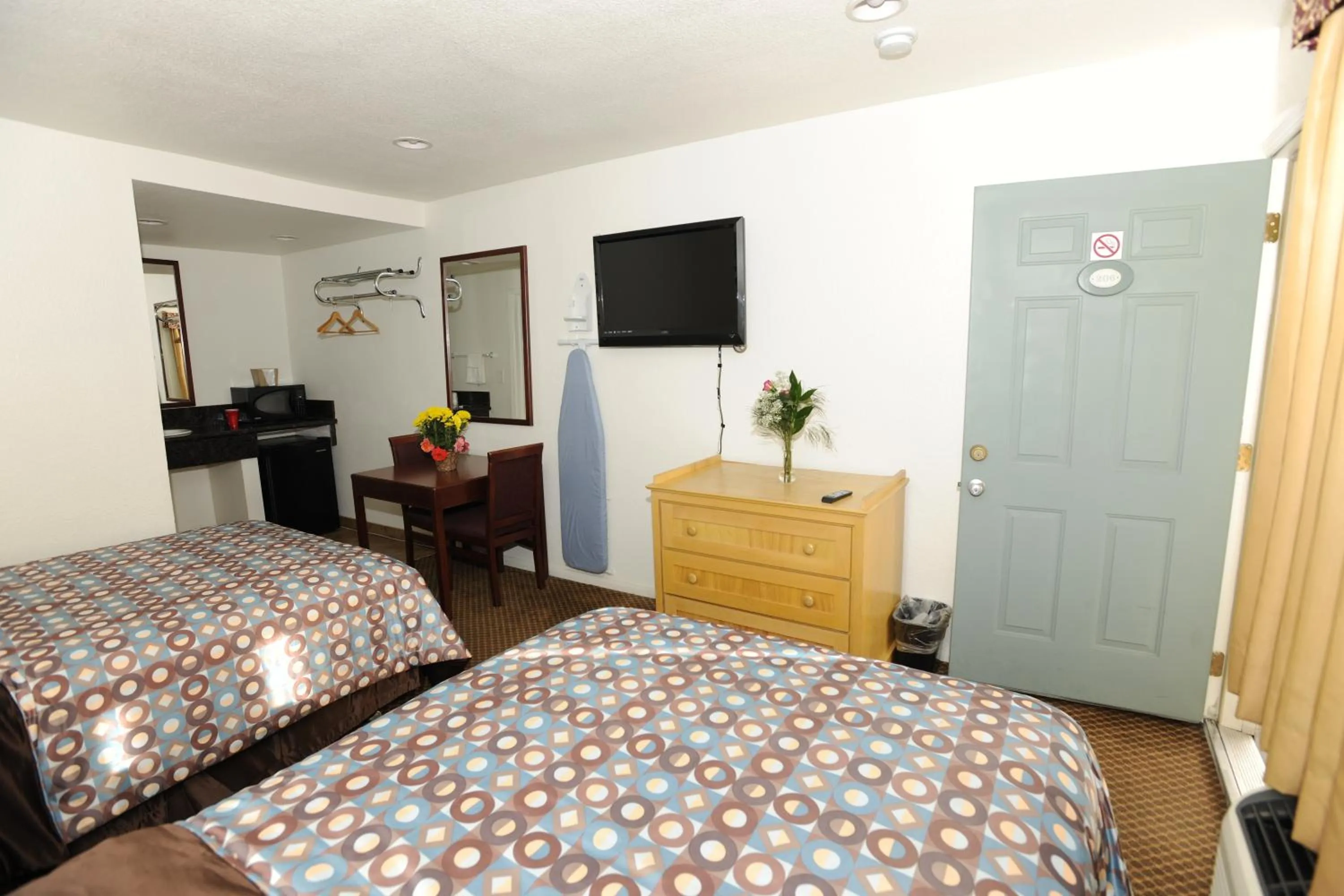 Bedroom, Bed in Victoria Motel