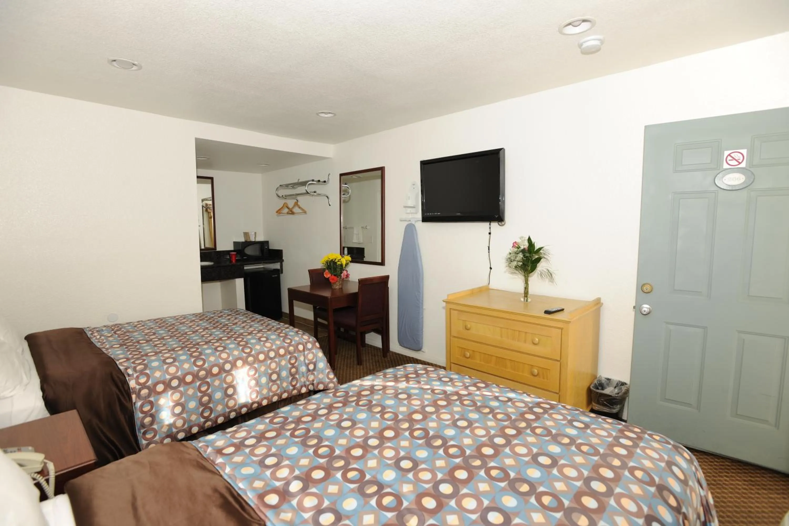 Bedroom, Bed in Victoria Motel