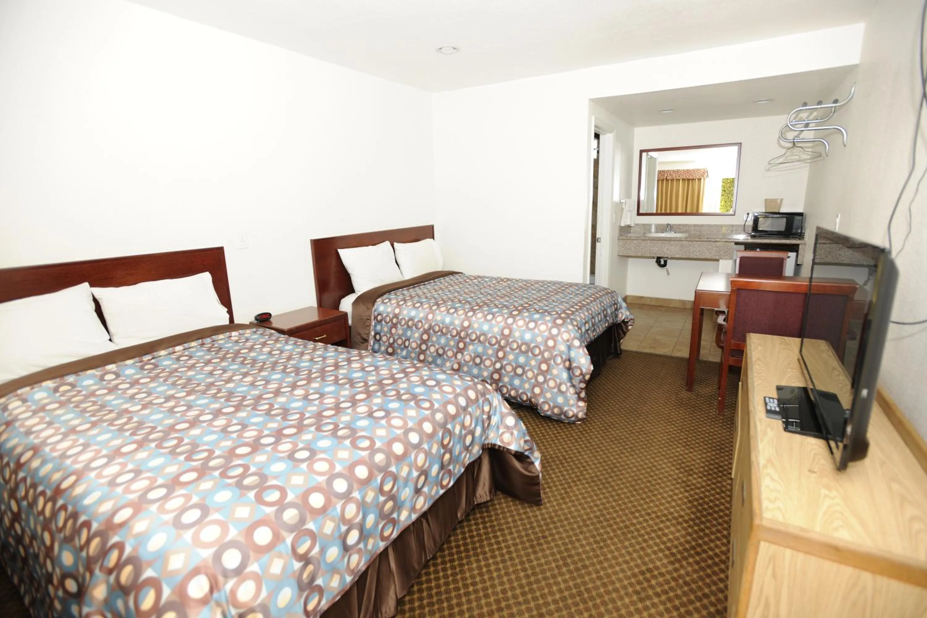 Bedroom, Bed in Victoria Motel